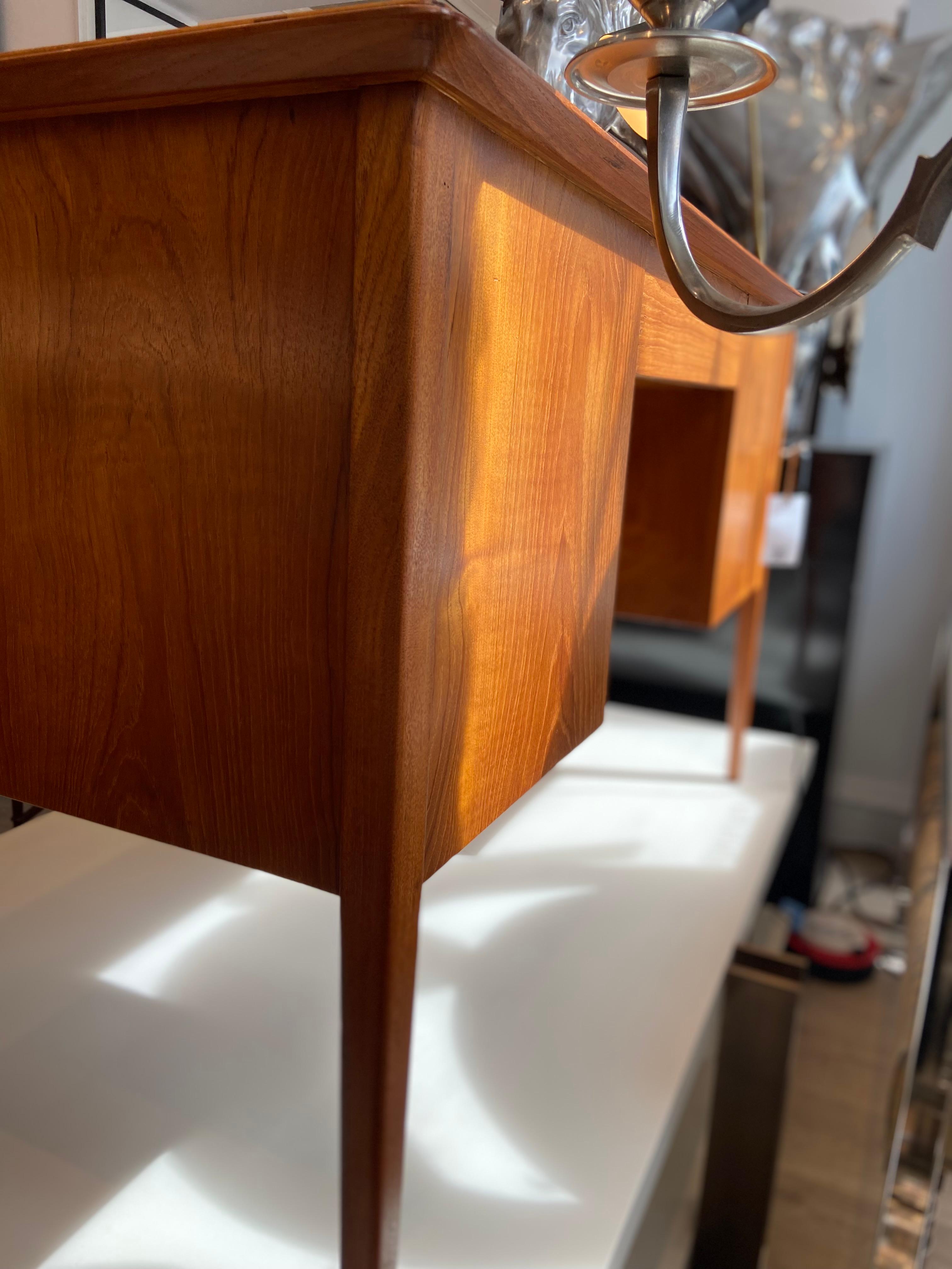 1950's teak desk by Niels Christensen Jun In Good Condition For Sale In London, GB