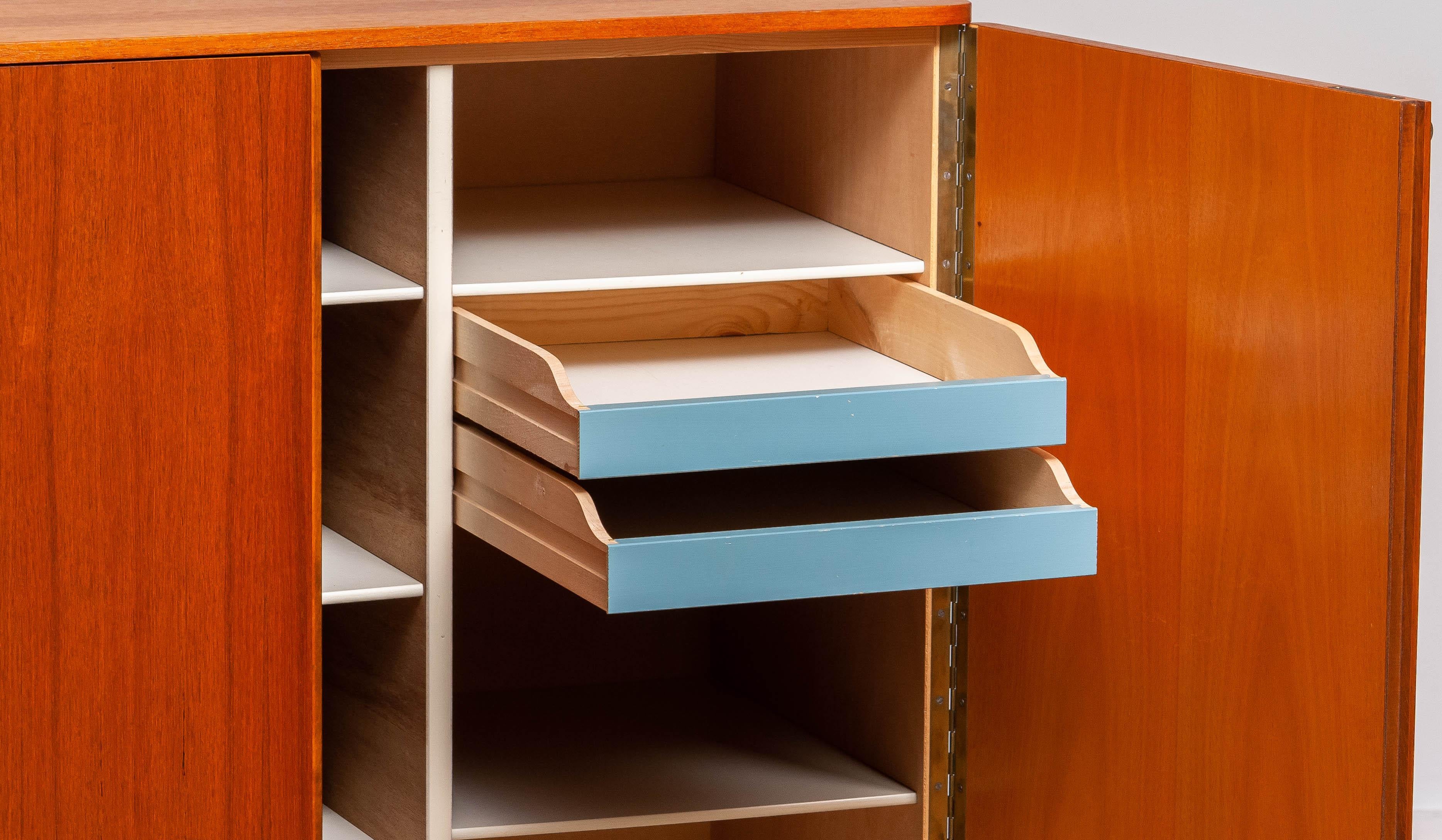 Teakholz High Boy / Buffetschrank , Schweden, 1950er Jahre (Schwedisch) im Angebot