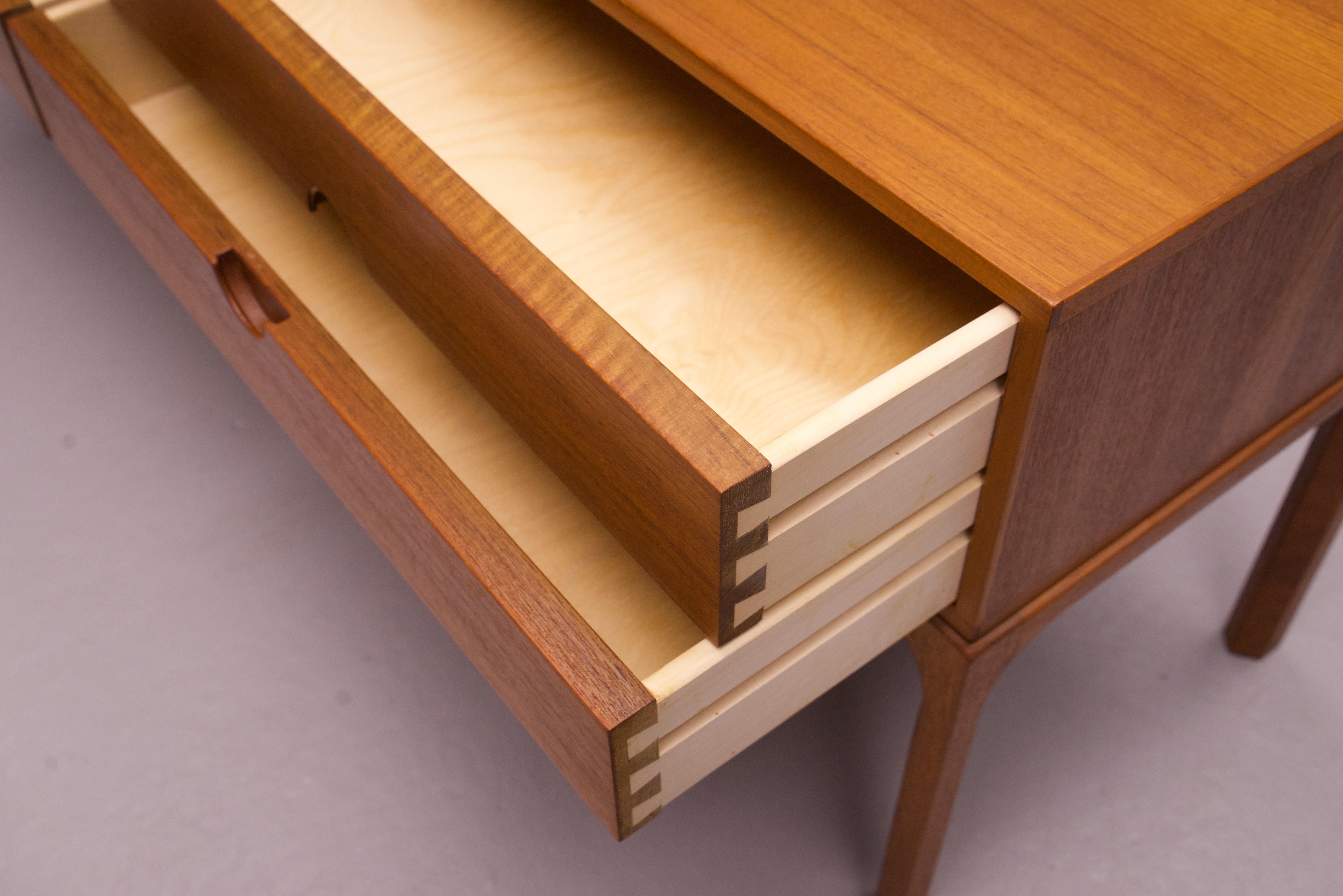 1950er Jahre Teakholz Kommode Fensterschrank Nº 394 Kai Kristiansen Aksel Kjersgaard im Angebot 5