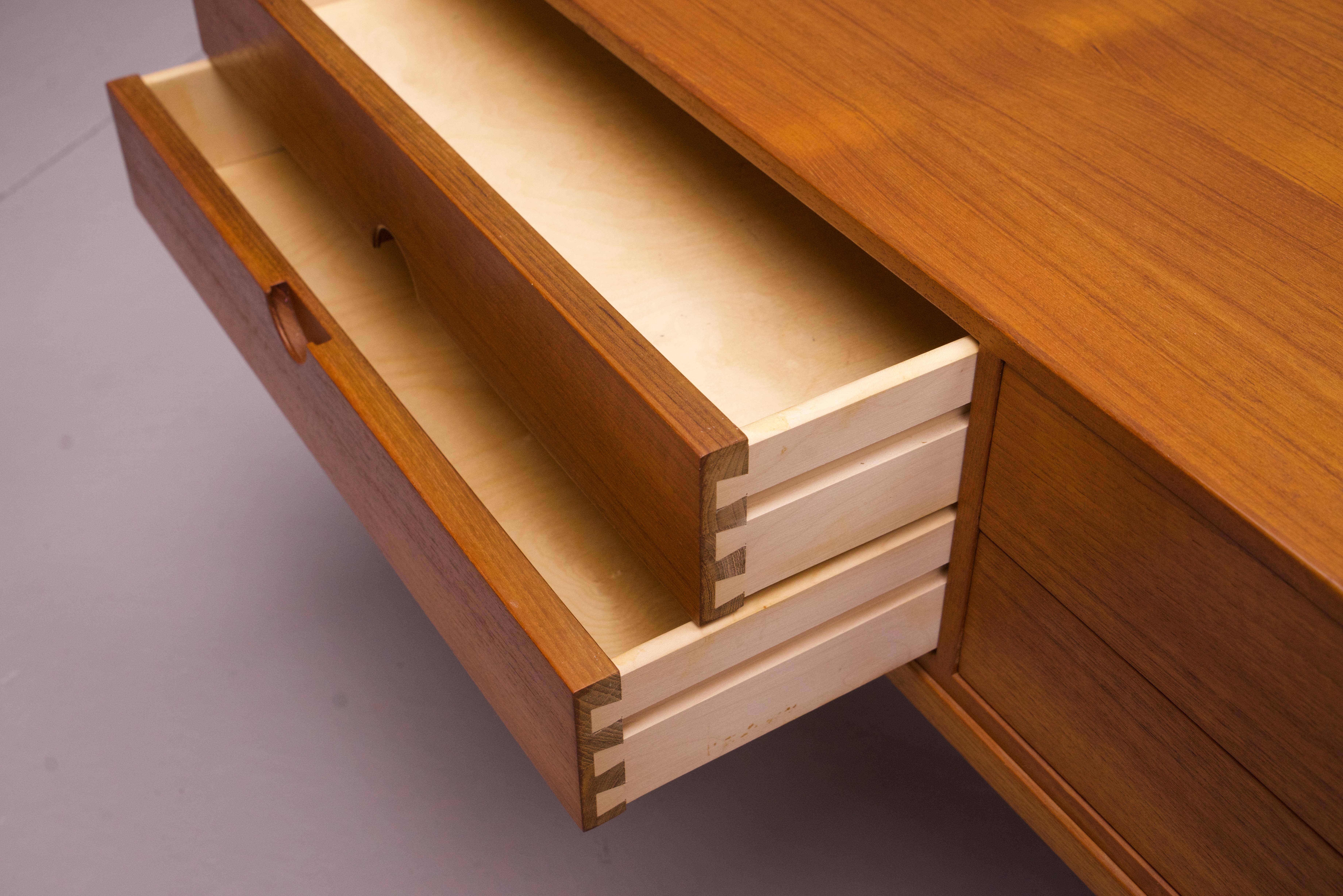 1950er Jahre Teakholz Kommode Fensterschrank Nº 394 Kai Kristiansen Aksel Kjersgaard im Angebot 6
