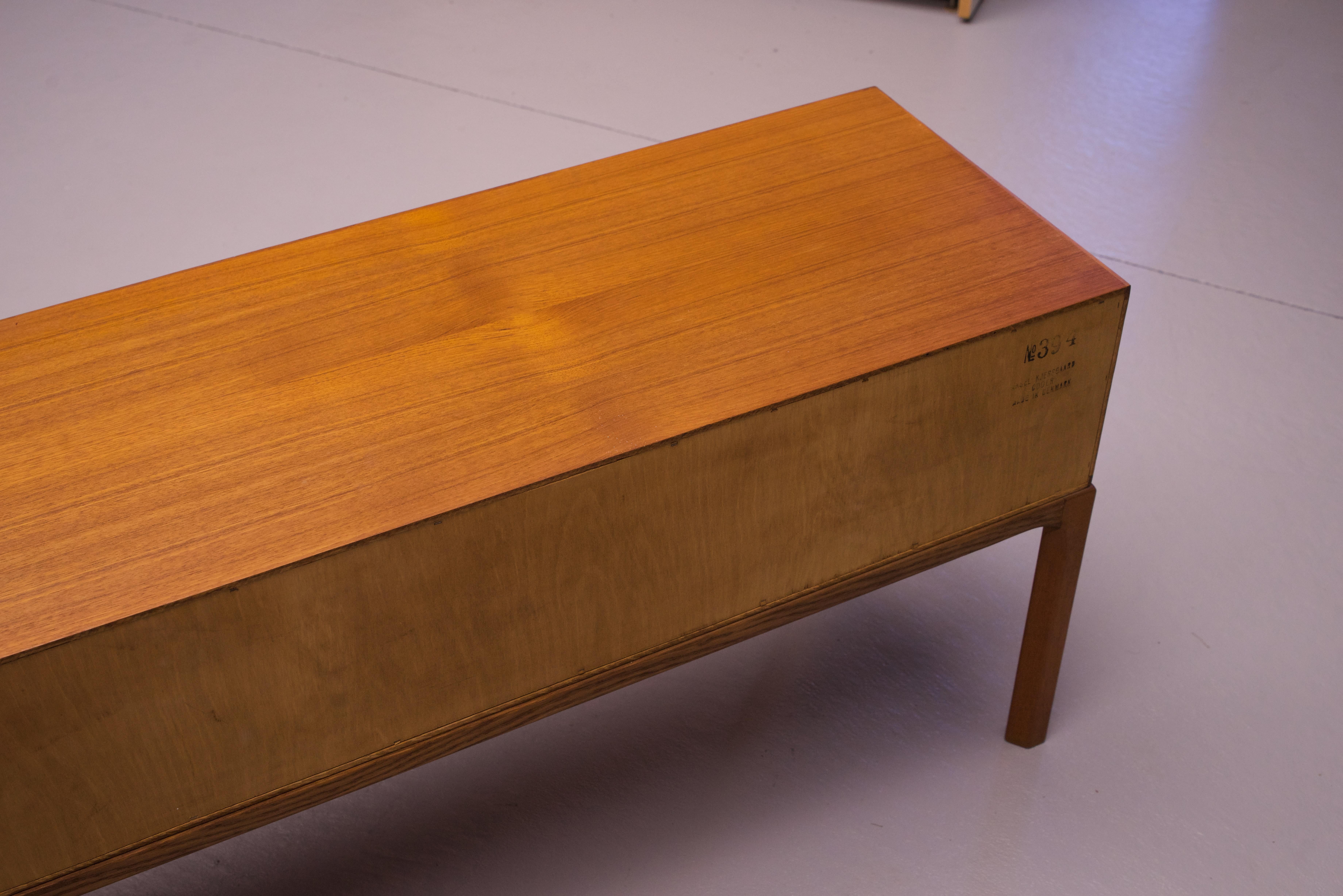 1950er Jahre Teakholz Kommode Fensterschrank Nº 394 Kai Kristiansen Aksel Kjersgaard im Angebot 7