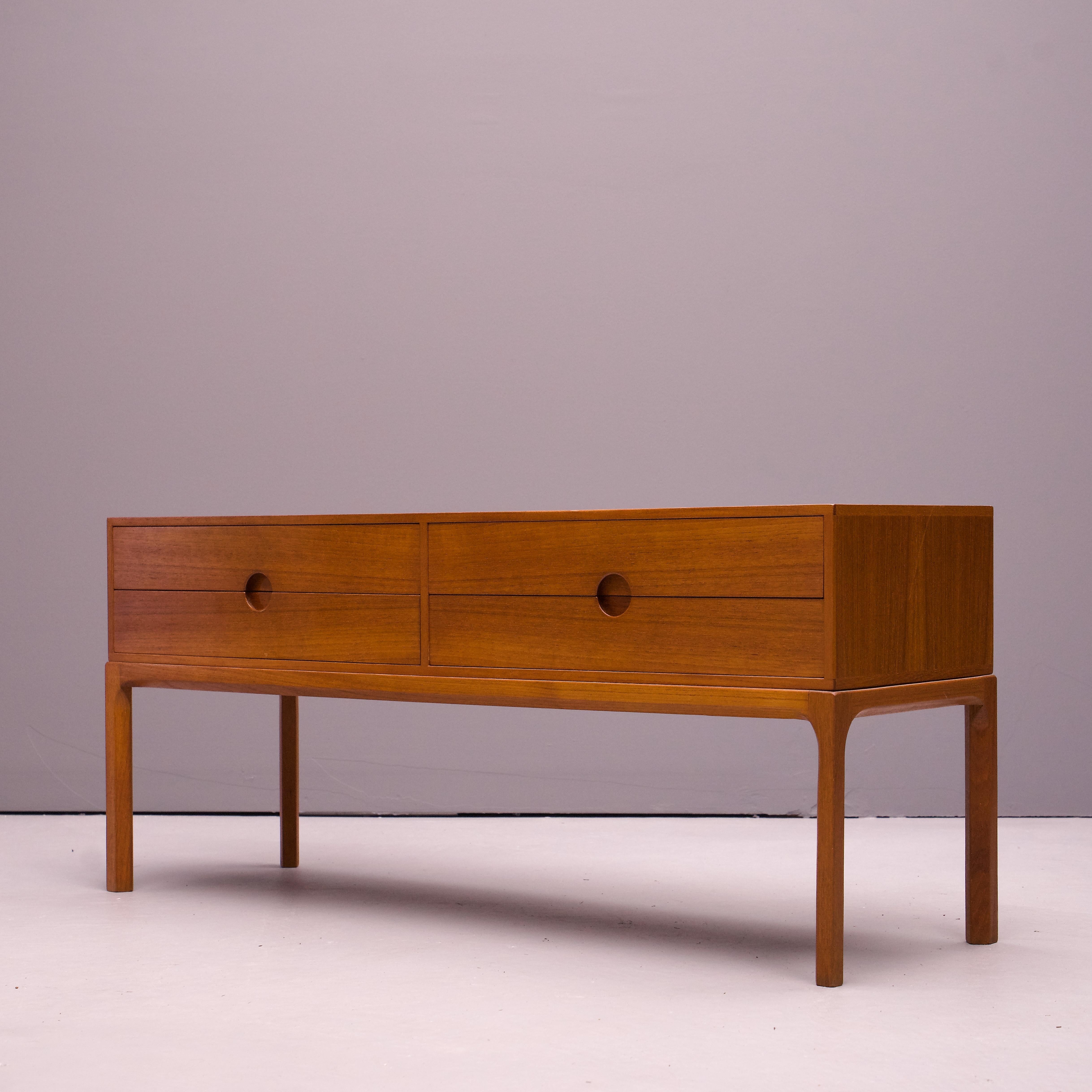 1950er Jahre Teakholz Kommode Fensterschrank Nº 394 Kai Kristiansen Aksel Kjersgaard im Angebot 9
