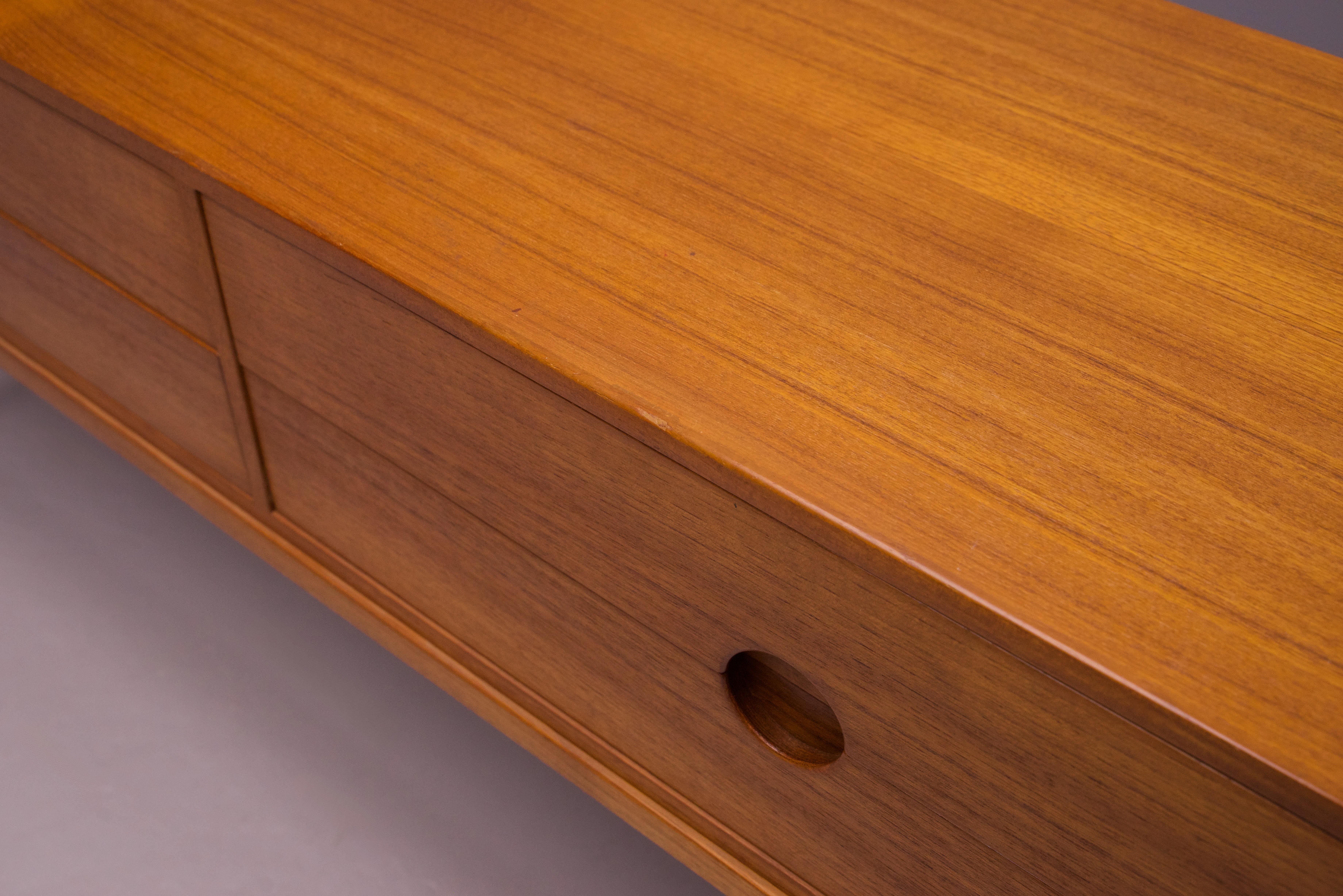 1950er Jahre Teakholz Kommode Fensterschrank Nº 394 Kai Kristiansen Aksel Kjersgaard im Angebot 3