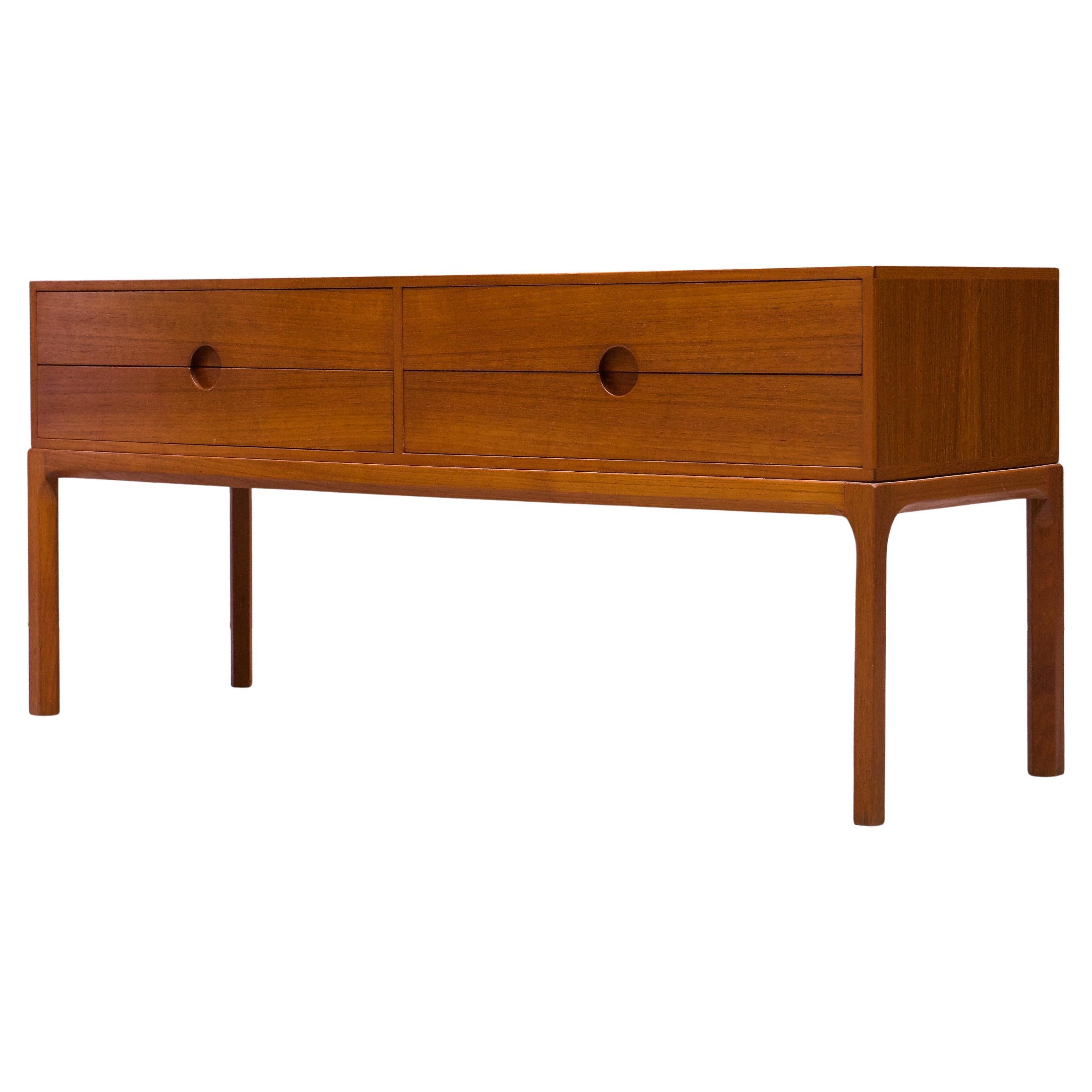 1950er Jahre Teakholz Kommode Fensterschrank Nº 394 Kai Kristiansen Aksel Kjersgaard im Angebot