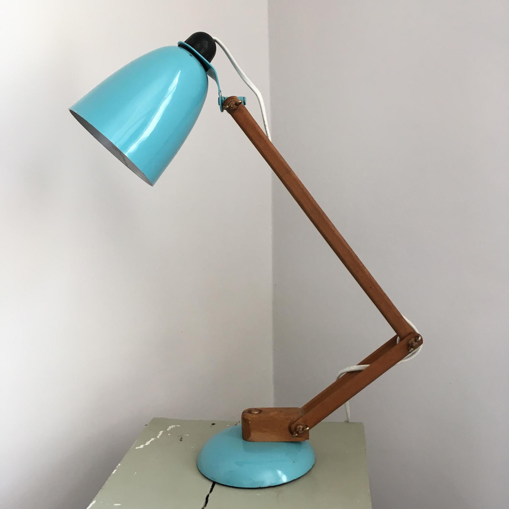 

Mac Lamp

Designed by Terence Conran for Habitat in the 1950s, this lamp is an icon of the 1950s-1960s period.

In good vintage condition.
   

Some minimal signs of age/use as shown in the photographs

Wooden arm

Original wing nut