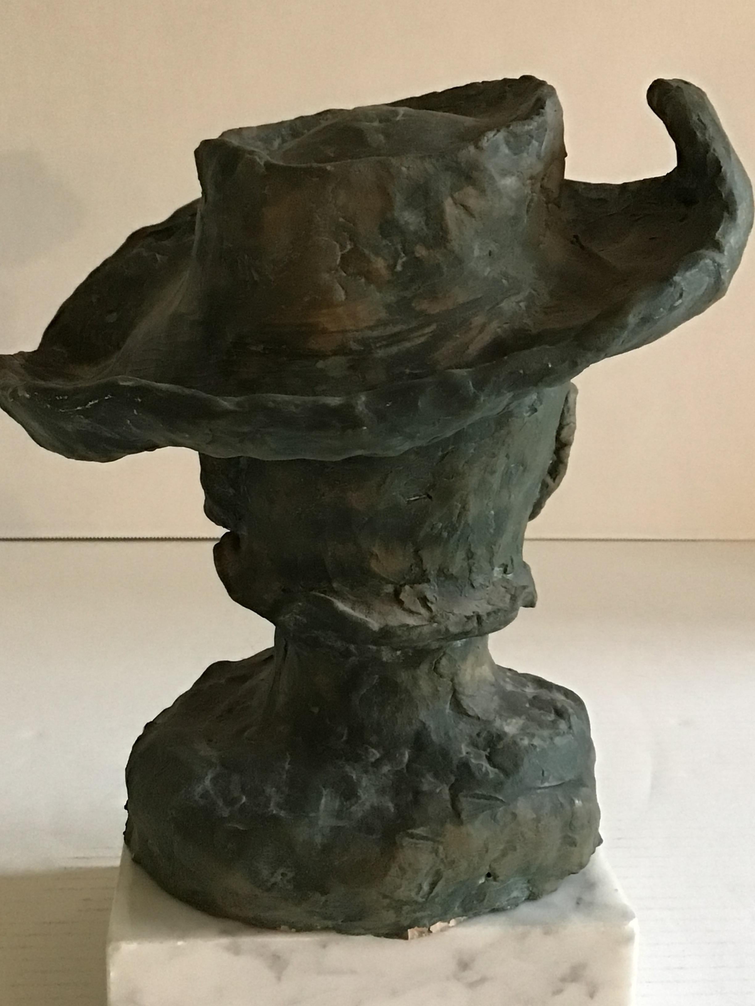Sculpture en terre cuite de Cyrano de Bergerac sur socle en marbre, années 1950 en vente 6