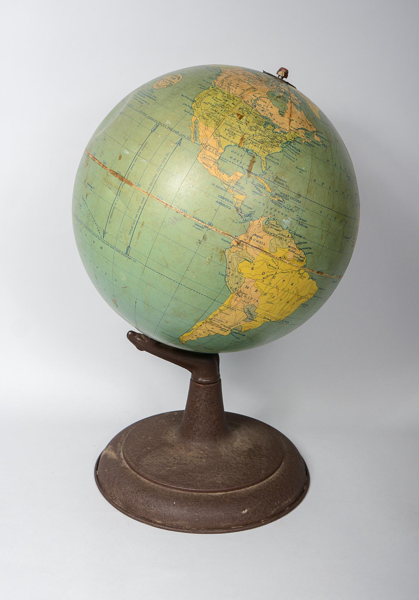 Erdglobus von W. & A. K. Johnston aus dem Jahr 1950 (amerikanisch) im Angebot