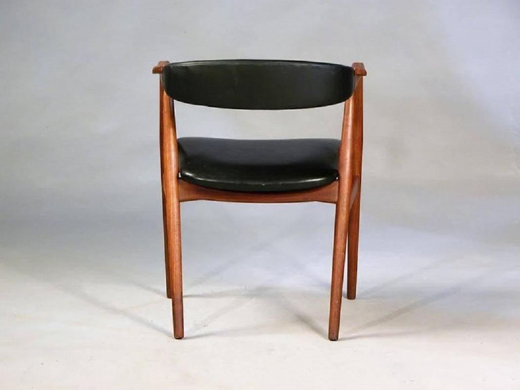1950er Jahre Th. Harlev Set aus sechs Sesseln aus Teakholz – maßgefertigte Polsterung im Zustand „Gut“ im Angebot in Knebel, DK