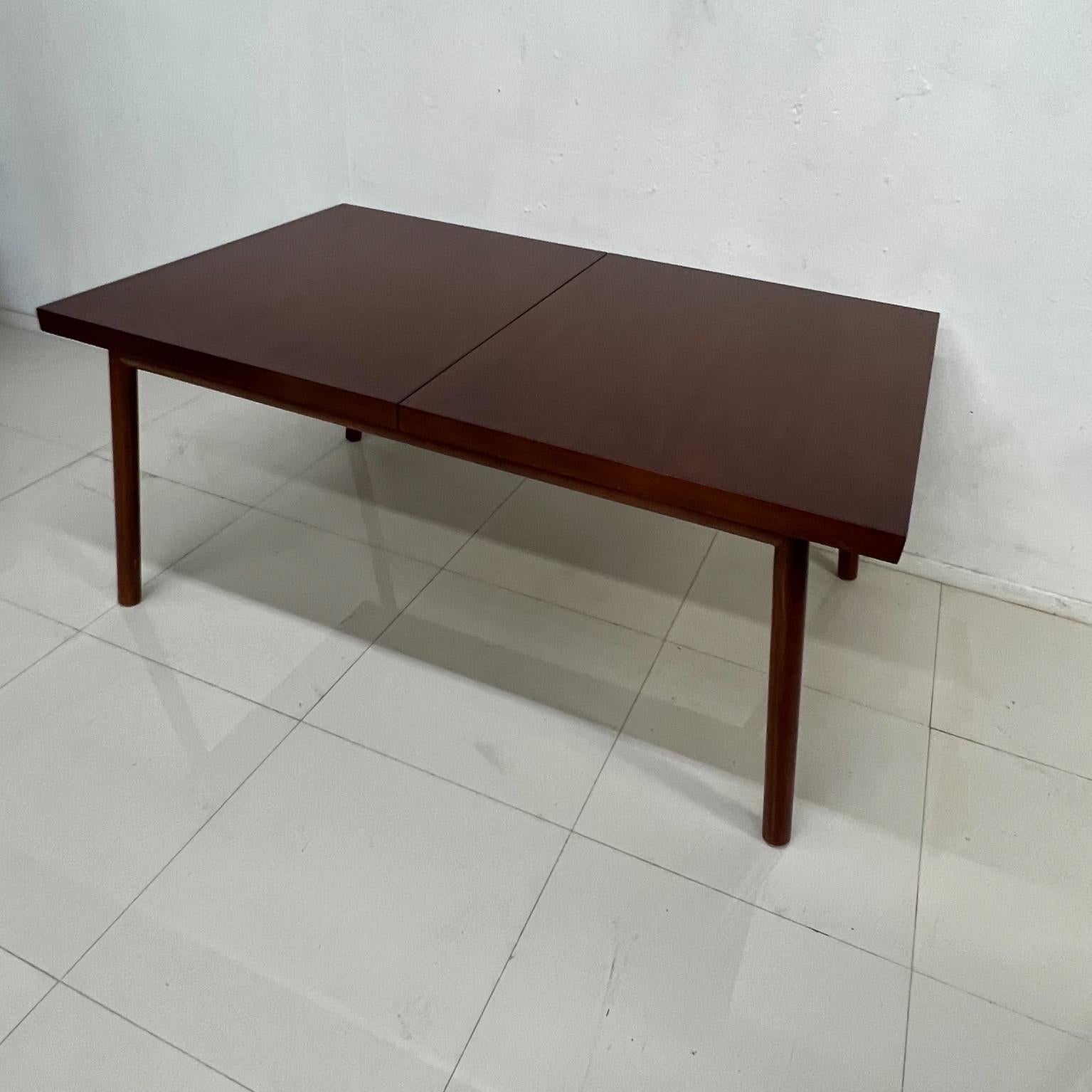 T H Robsjohn gibbings-widdicomb extendable dining table.
Exceptionally good looking clean modern lines
Measures: 98 W x 40 D x 28.5 H.
2 extensions measuring 80 w one extension 62 w/o extension.
Preowned original vintage condition.
Refer to images