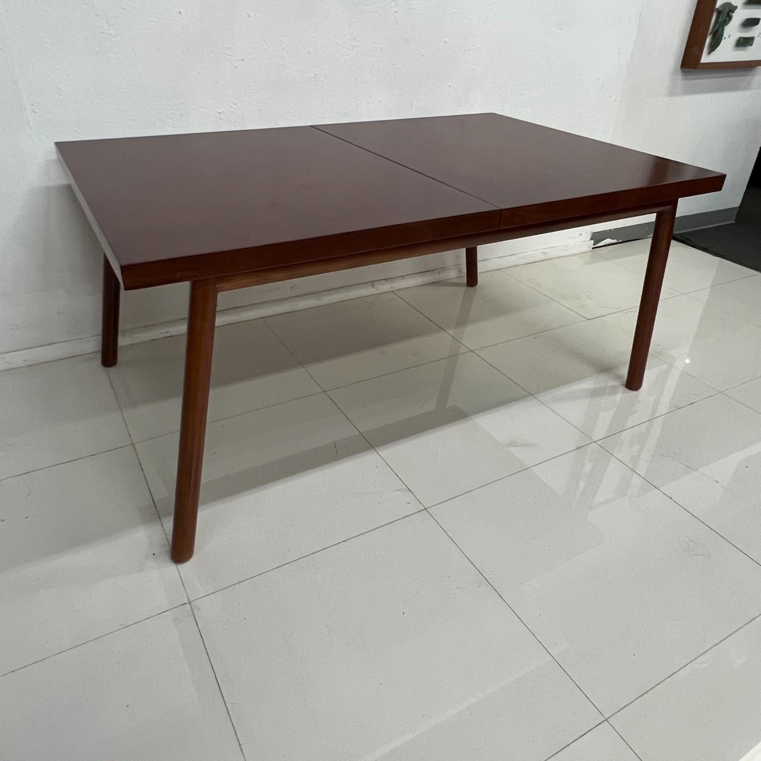 1950s T.H. Robsjohn-Gibbings for Widdicomb Extendable Modern Dining Table In Good Condition In Chula Vista, CA