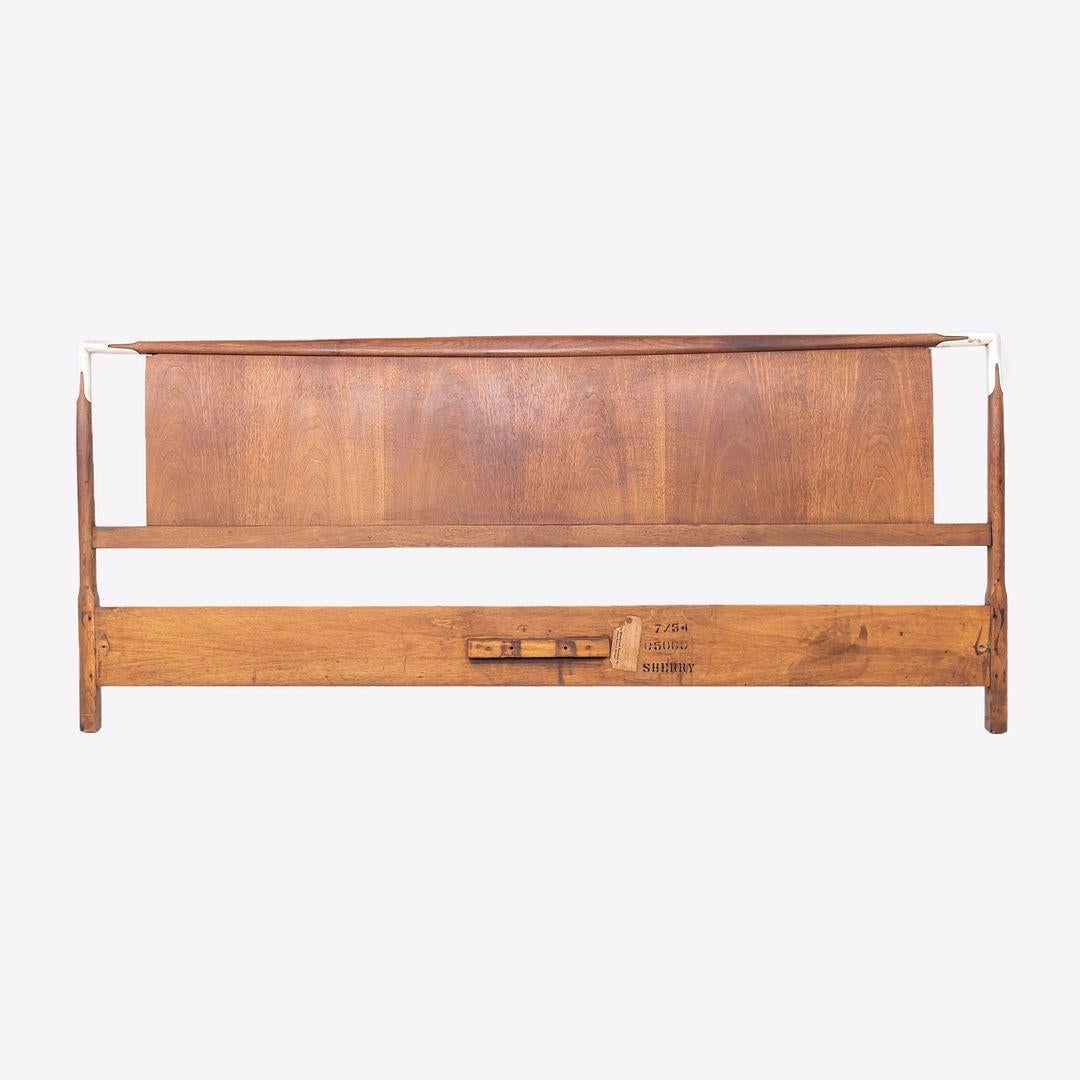 1950s T.H. Robsjohn Gibbings for Widdicomb King Size Headboard in Walnut For Sale 3