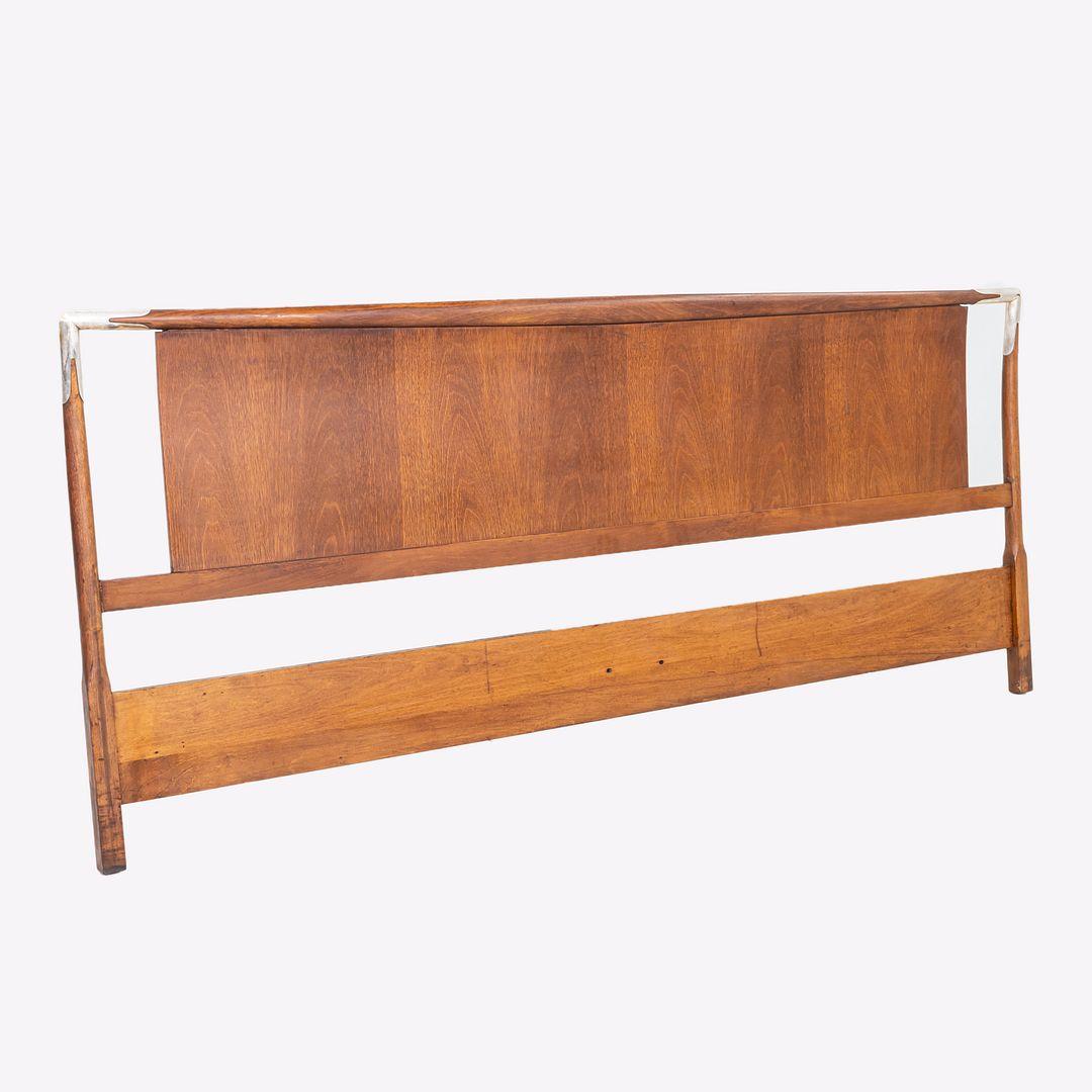 1950s T.H. Robsjohn Gibbings for Widdicomb King Size Headboard in Walnut In Good Condition For Sale In Philadelphia, PA