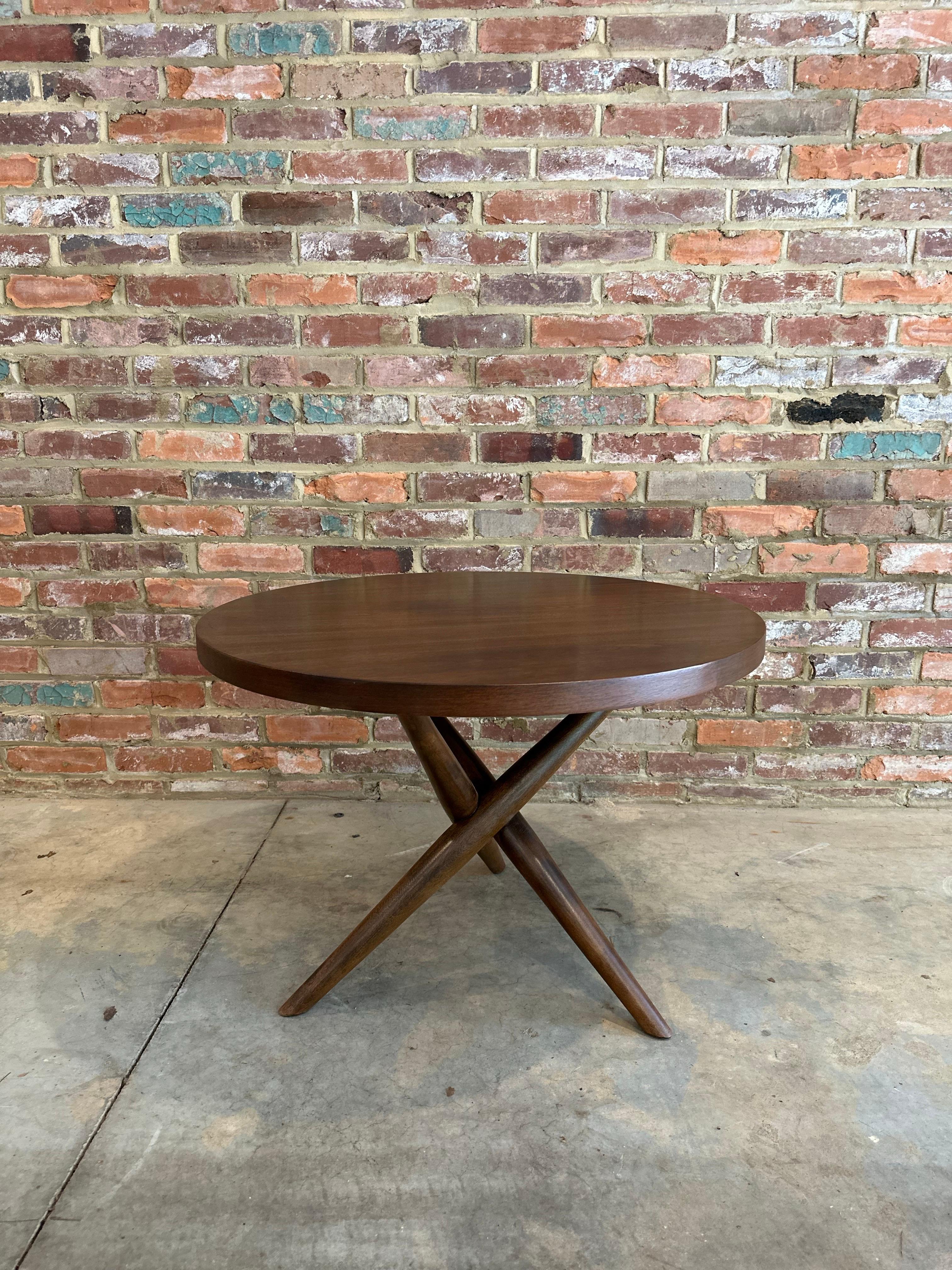 Mid-Century Modern 1950s t.h. Robsjohn-Gibbings Widdicomb Walnut Occasional Tripod Table For Sale