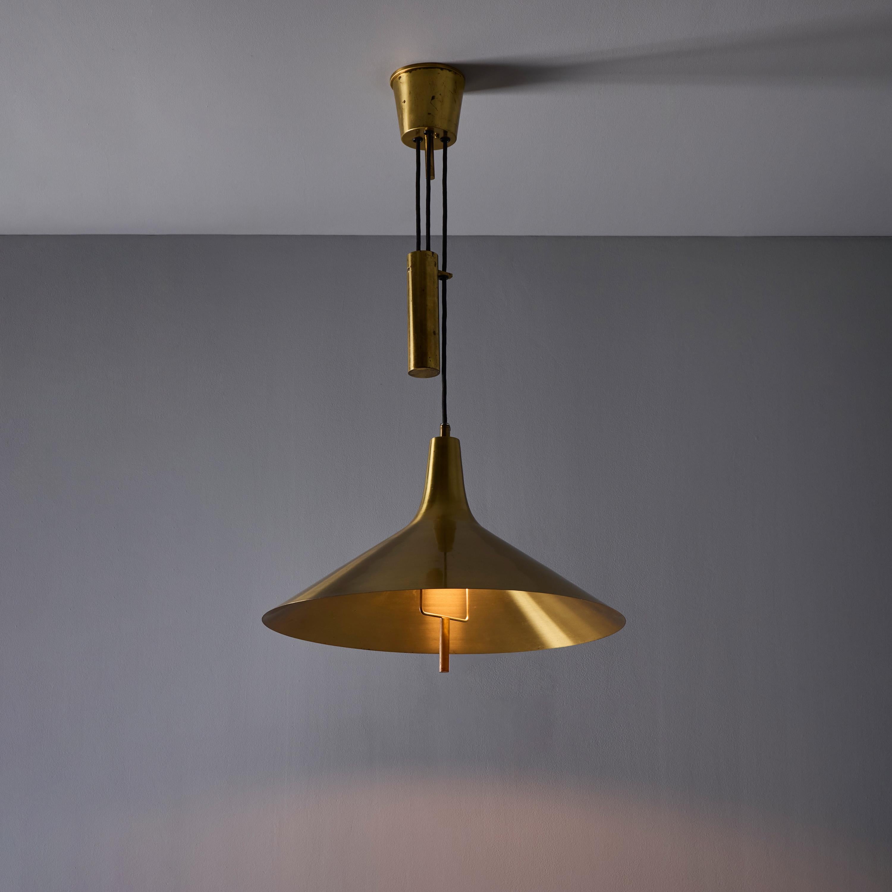 Scandinavo moderno Ciondolo a contrappeso in ottone Th. Valentiner del 1950 in vendita