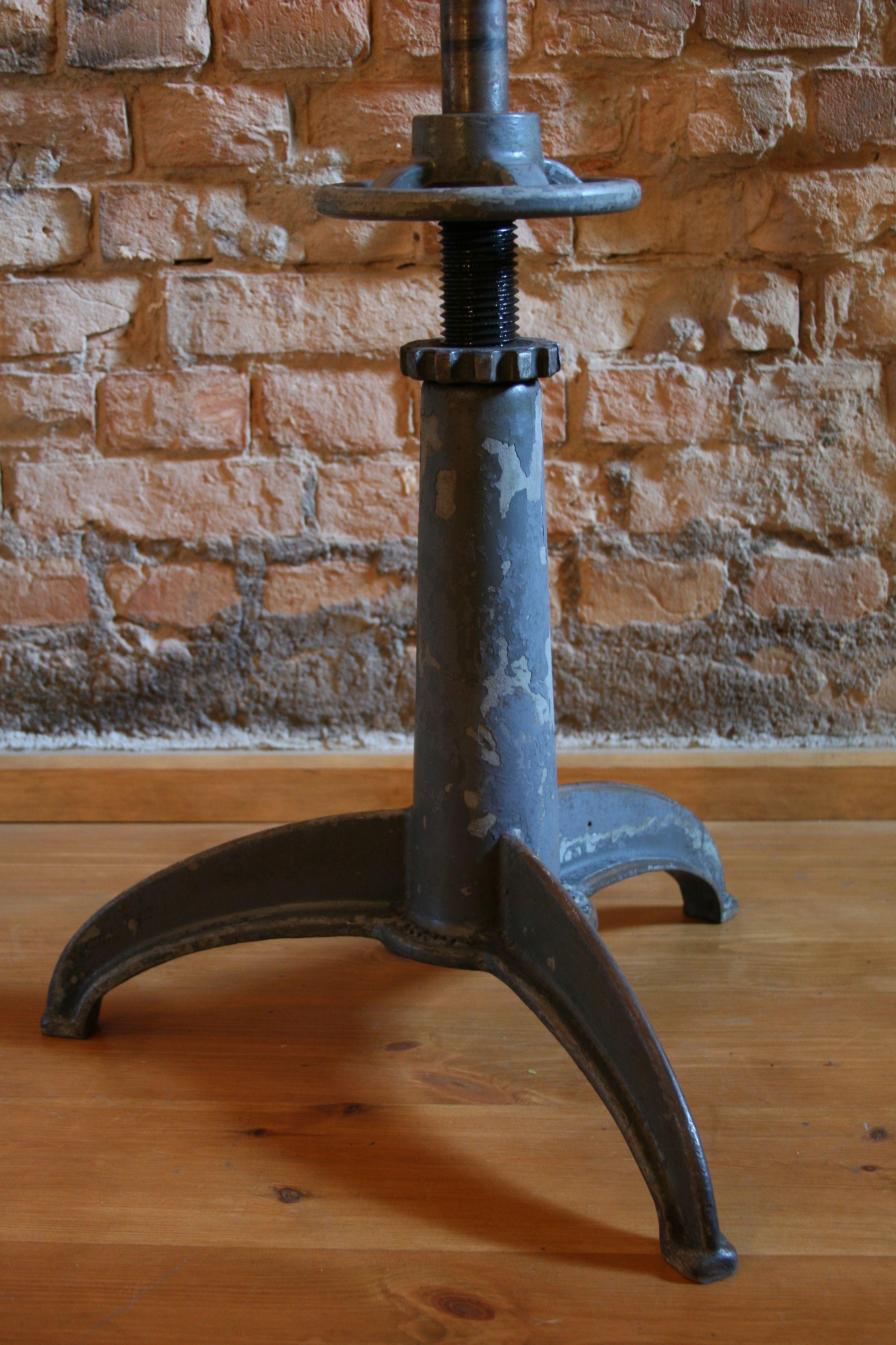 1950s Theater and Film Spotlight Model 150 For Sale 4