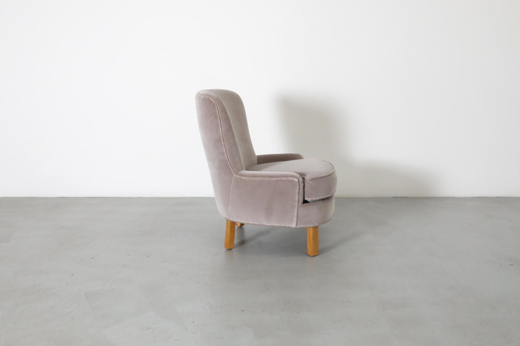 1950s Theo Ruth Lounge Chair for Artifort in Taupe Upholstery by Knoll For Sale 3
