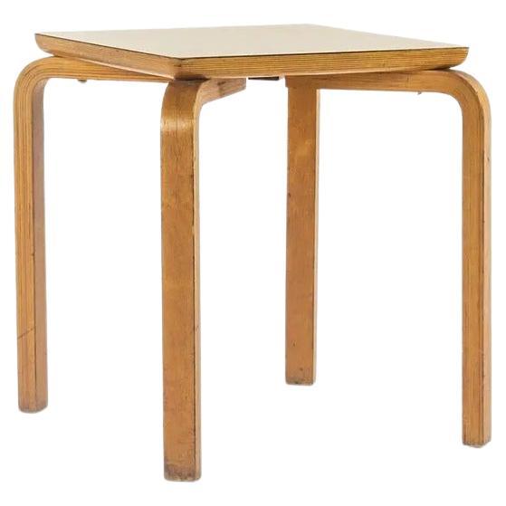 Mesa auxiliar / auxiliar Thonet de los años 50 de abedul curvado y madera laminada cuadrada veteada