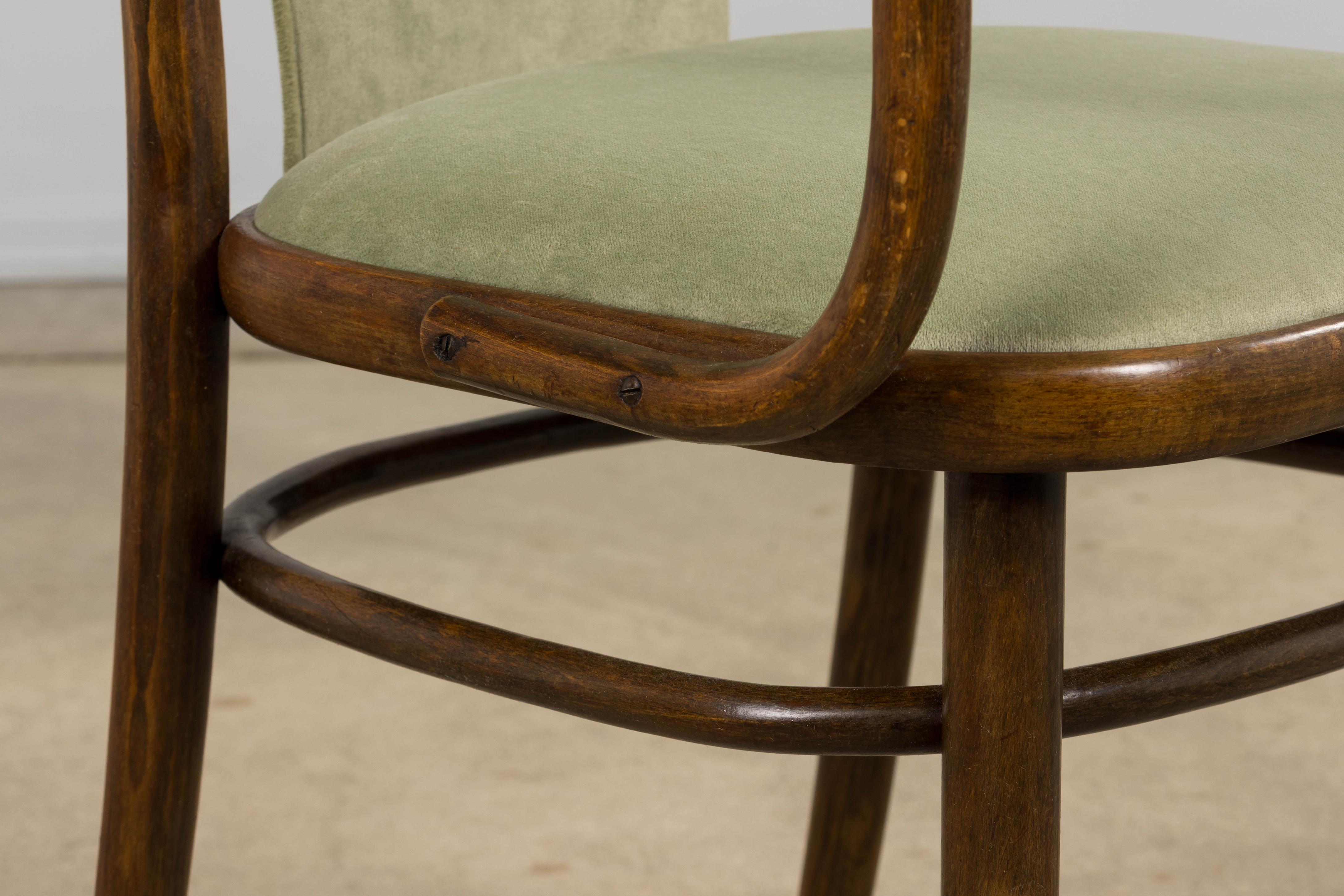 1950er Thonet Bugholzsessel in Weidengrünem Samt - 6er Set im Angebot 3