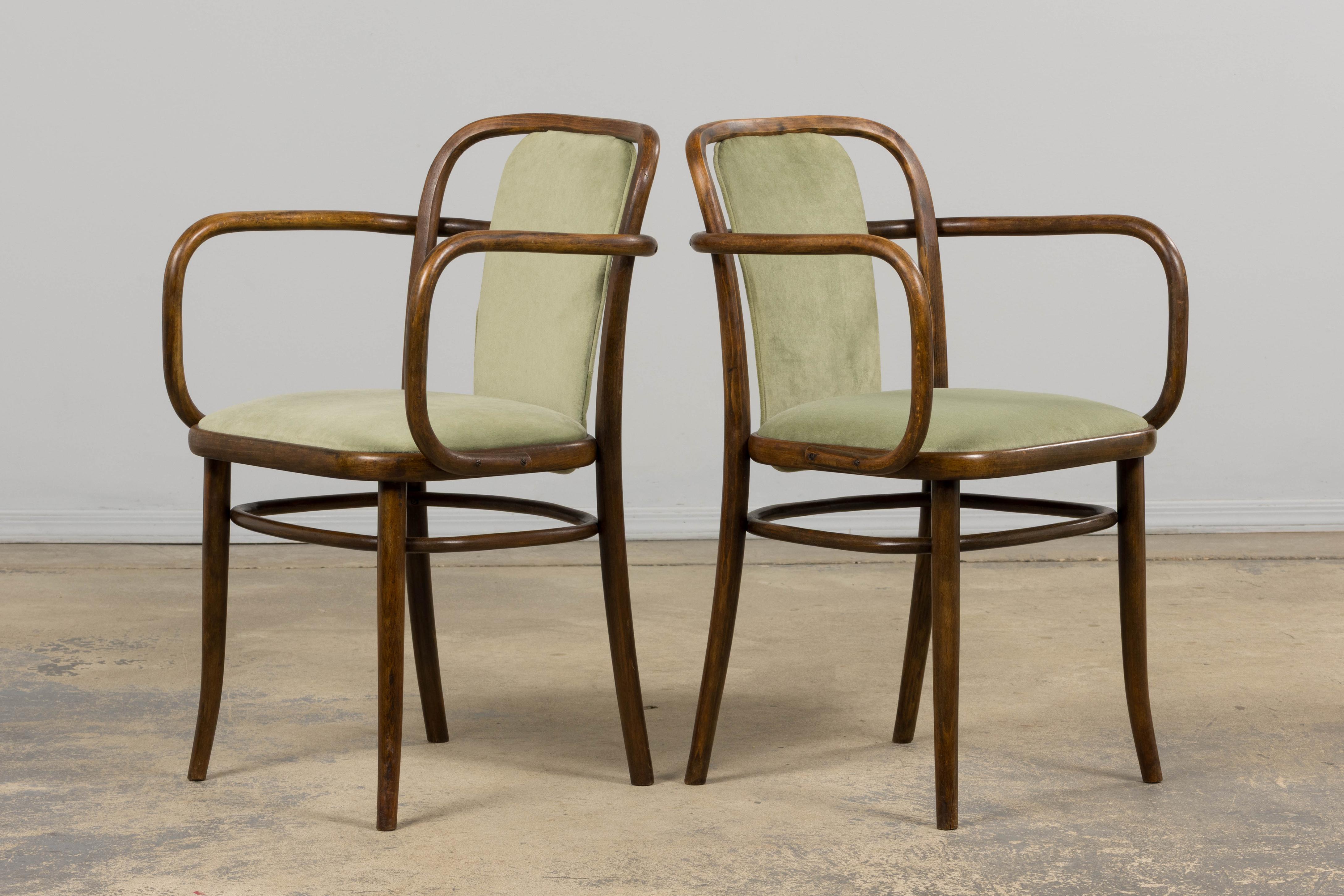 1950er Thonet Bugholzsessel in Weidengrünem Samt - 6er Set im Angebot 8