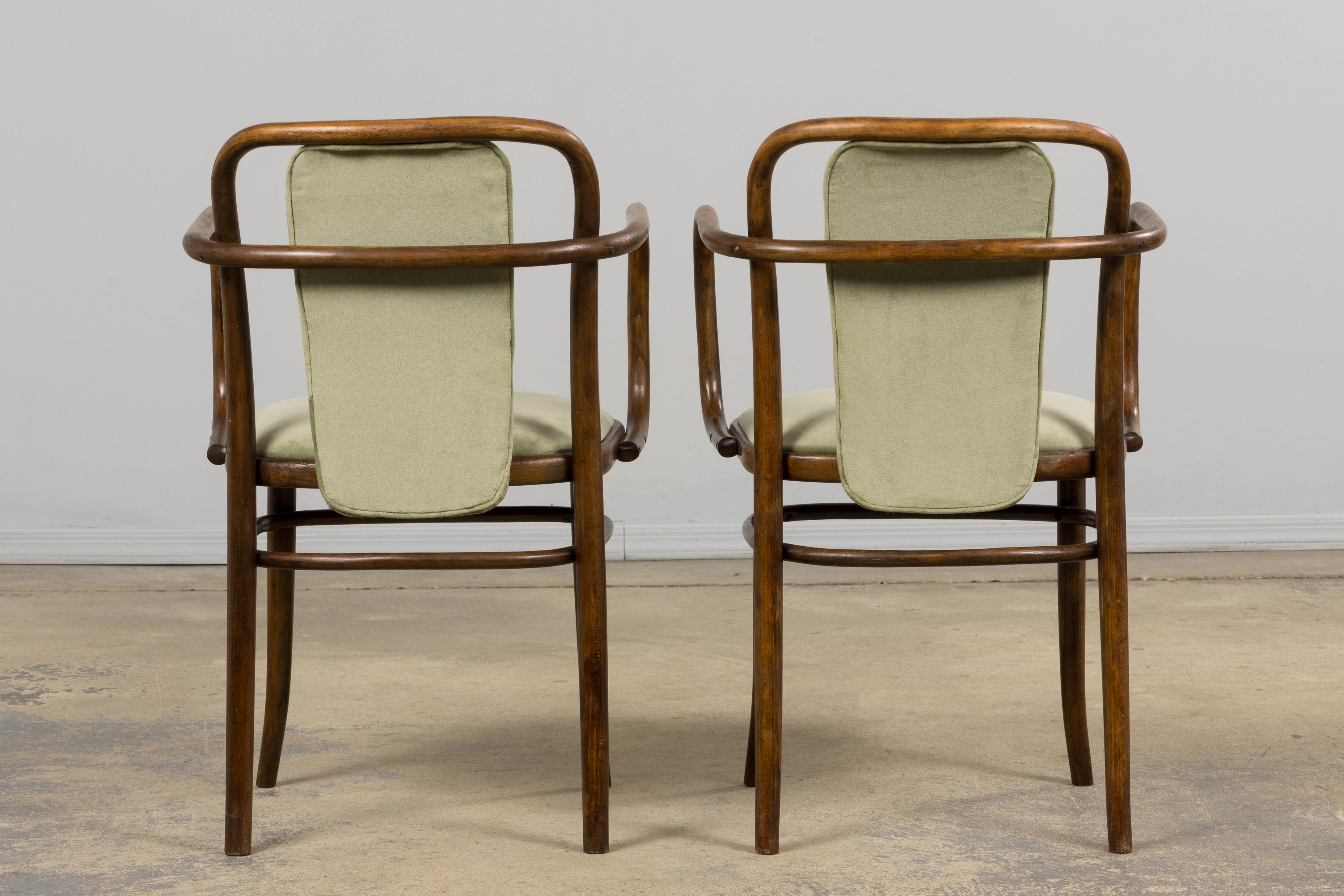 1950er Thonet Bugholzsessel in Weidengrünem Samt - 6er Set im Angebot 12