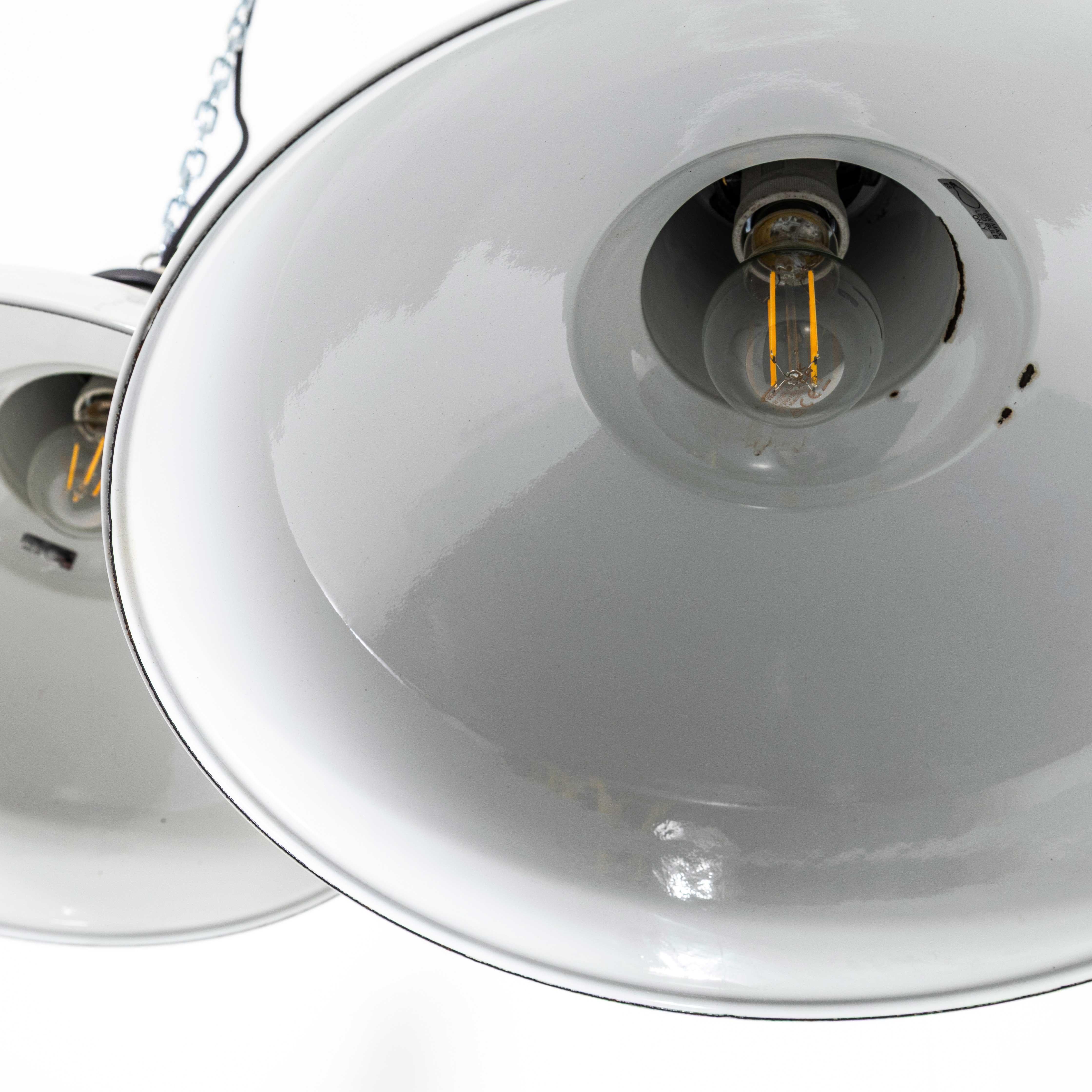 Lampe pendante industrielle en émail gris Thorlux des années 1950 - 16 Inch en vente 4