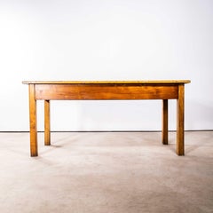 Escritorio de taller francés sencillo de tres cajones de los años 50