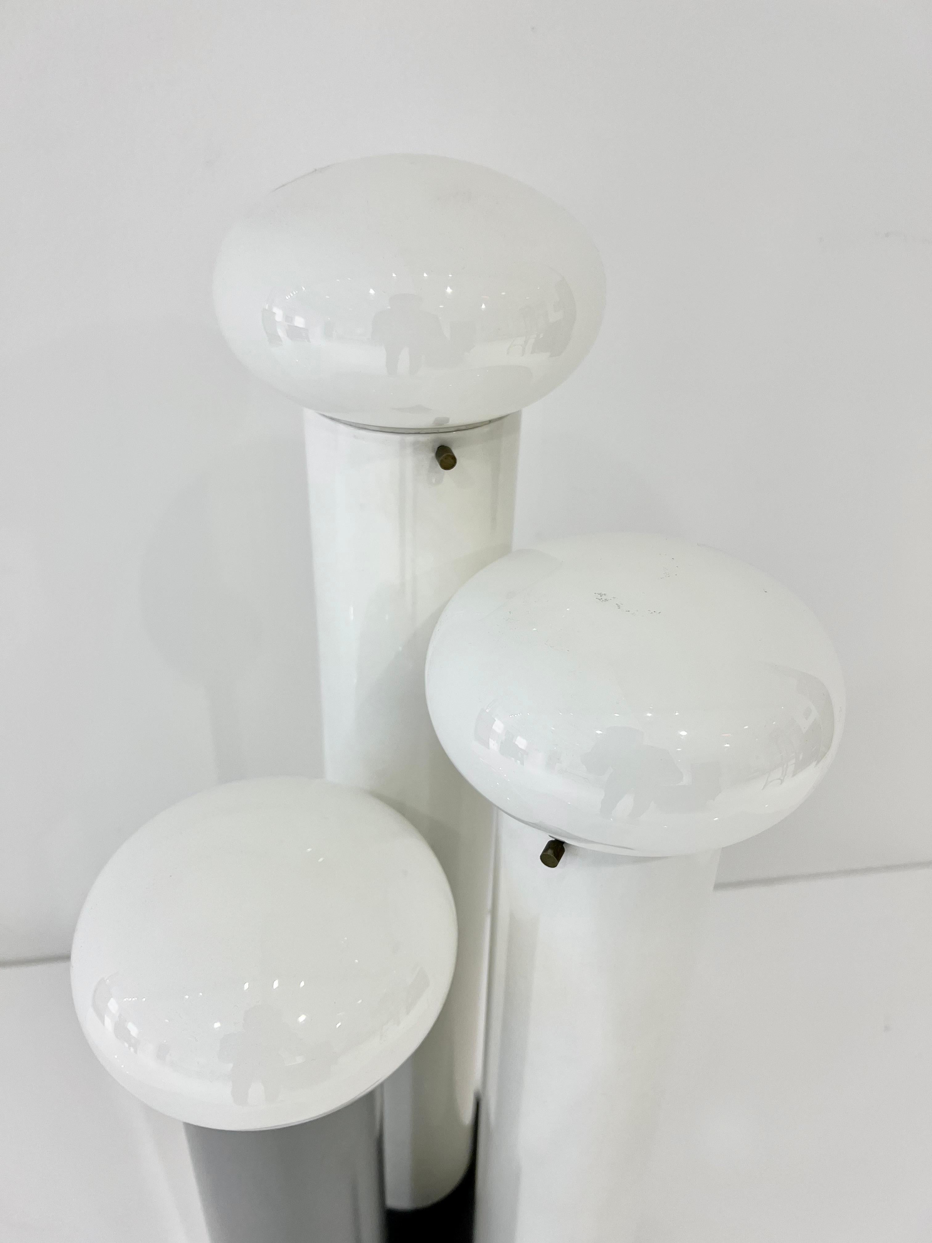 Milieu du XXe siècle Lampe de table italienne à trois lumières des années 1950 en vente