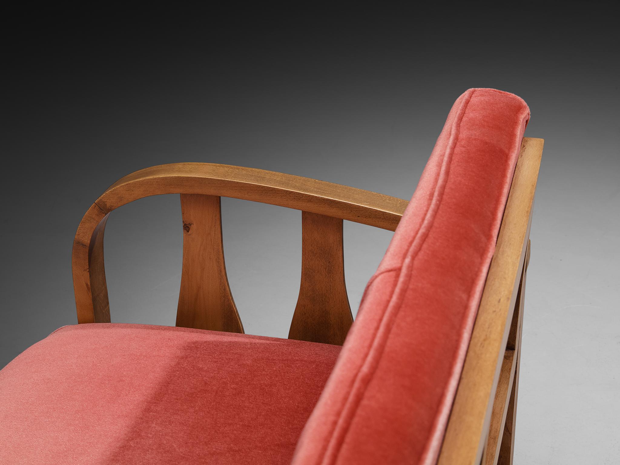 Milieu du XXe siècle Canapé trois places des années 1950 en velours rose et Wood Wood en vente