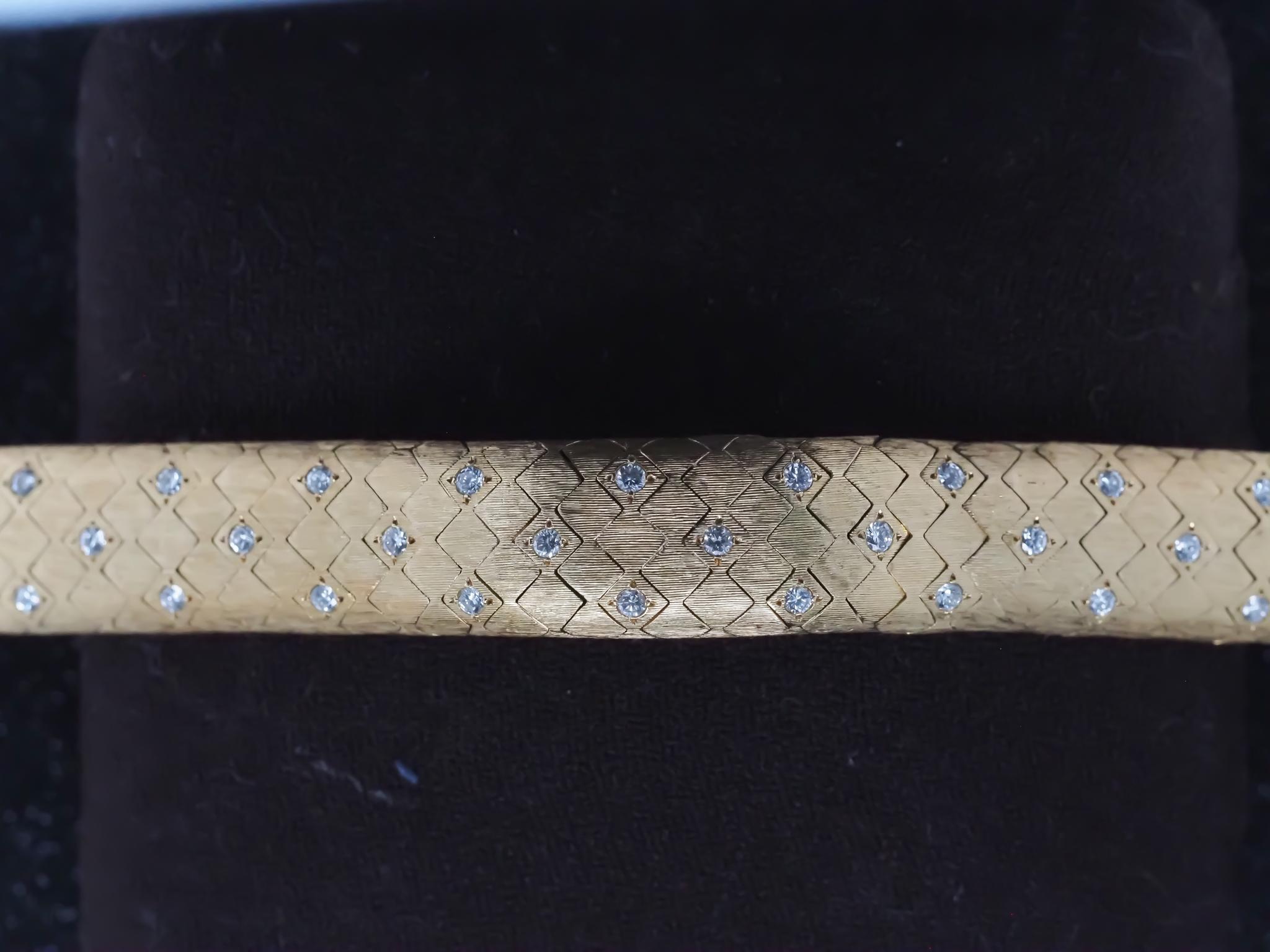 Year: 1950s

Item Details:
Metal Type: 18K Yellow Gold [Hallmarked, and Tested]
Weight: 59.8 grams (All Items Total)

Diamond Details: Natural, 2.00ct total weight, Round Brilliant, E Color, VS Clarity

Bracelet Length Measurement: 7 Inches