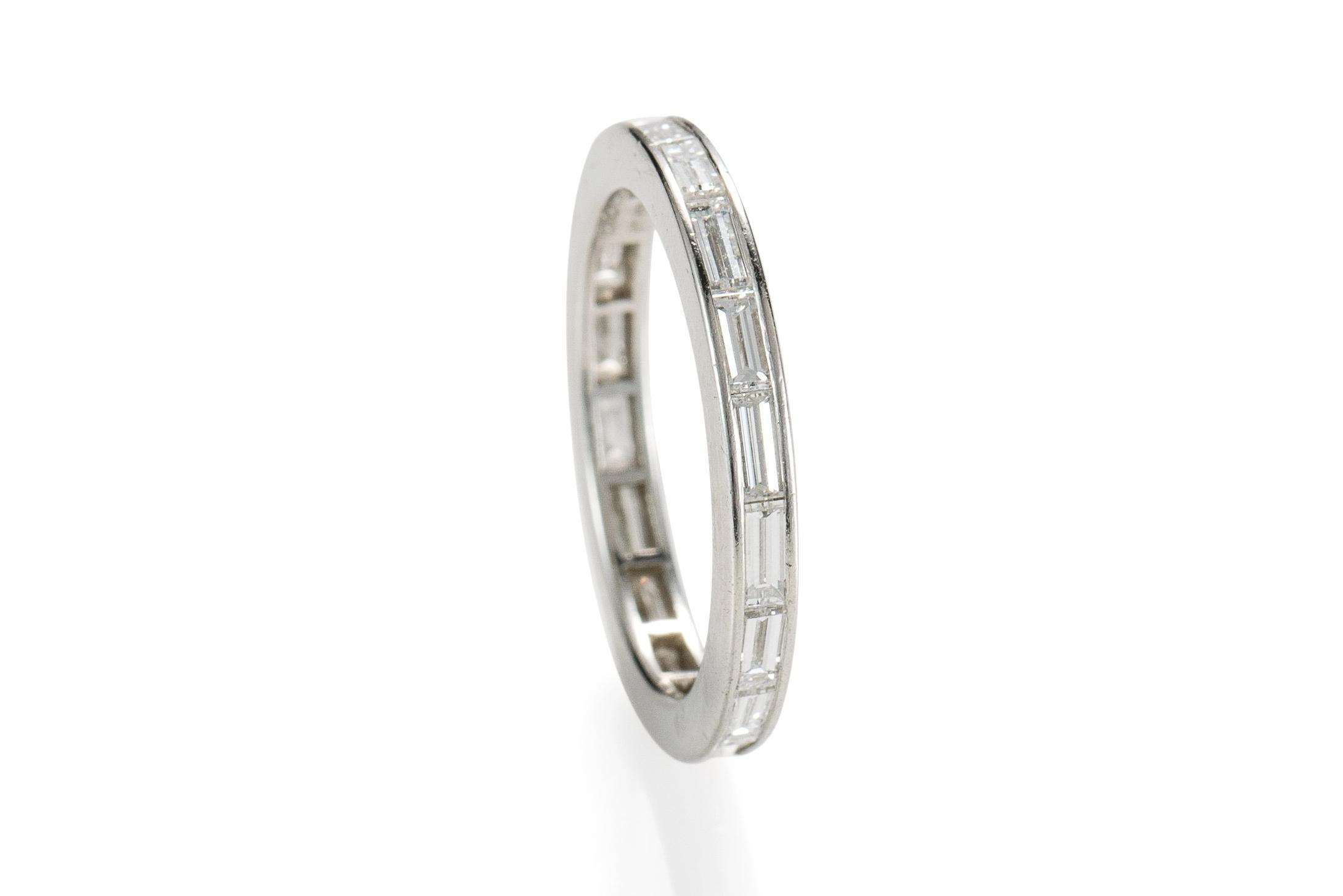 Eternity-Ring, Platin, Tiffany & Co., 1950er Jahre, 2 Karat Diamant im Zustand „Hervorragend“ im Angebot in Atlanta, GA