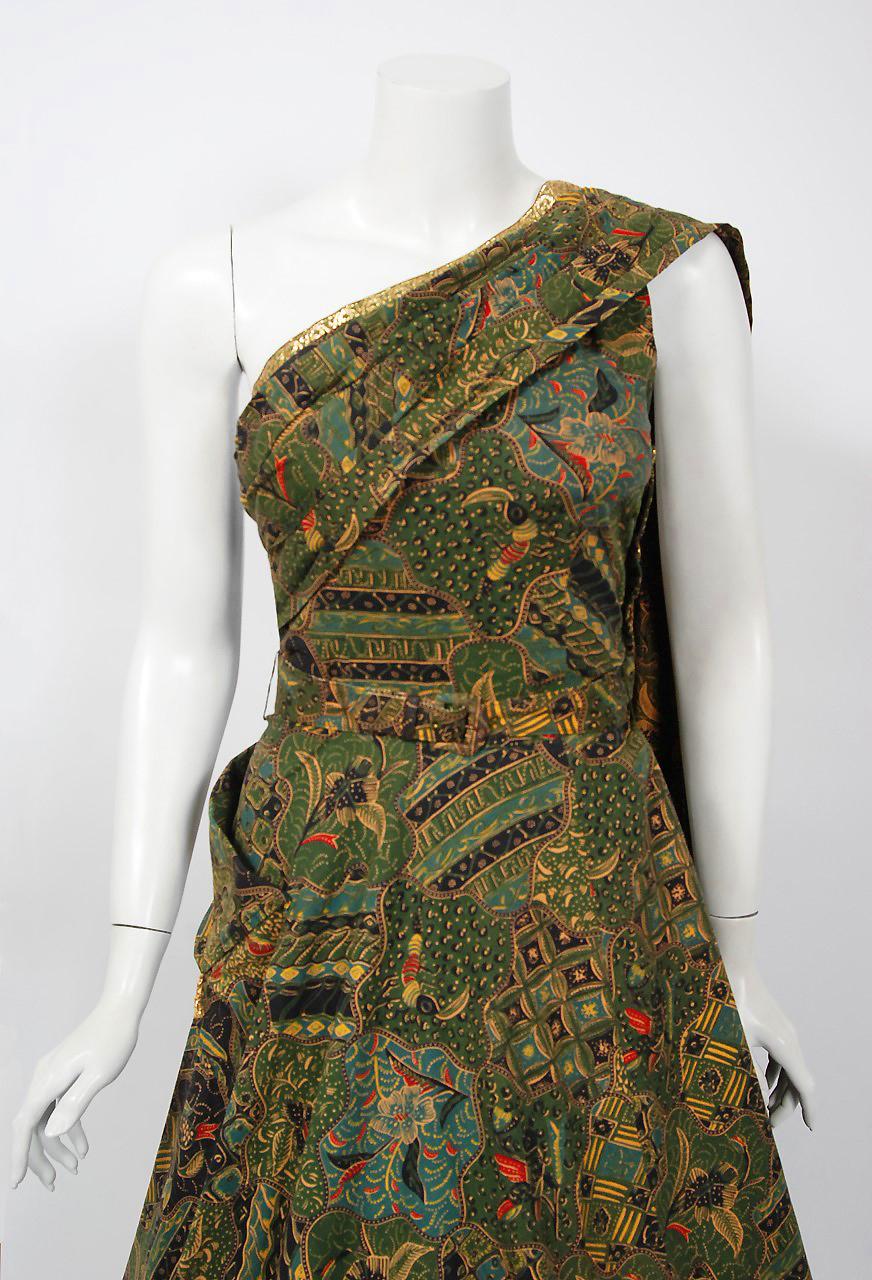 With its gorgeous green insect novelty print and flawless styling, this rare Tina Leser dress has the casual elegance the 1950's were known for. Tina Leser (1910-1986) was an American fashion designer who helped pioneer unique sportswear and was