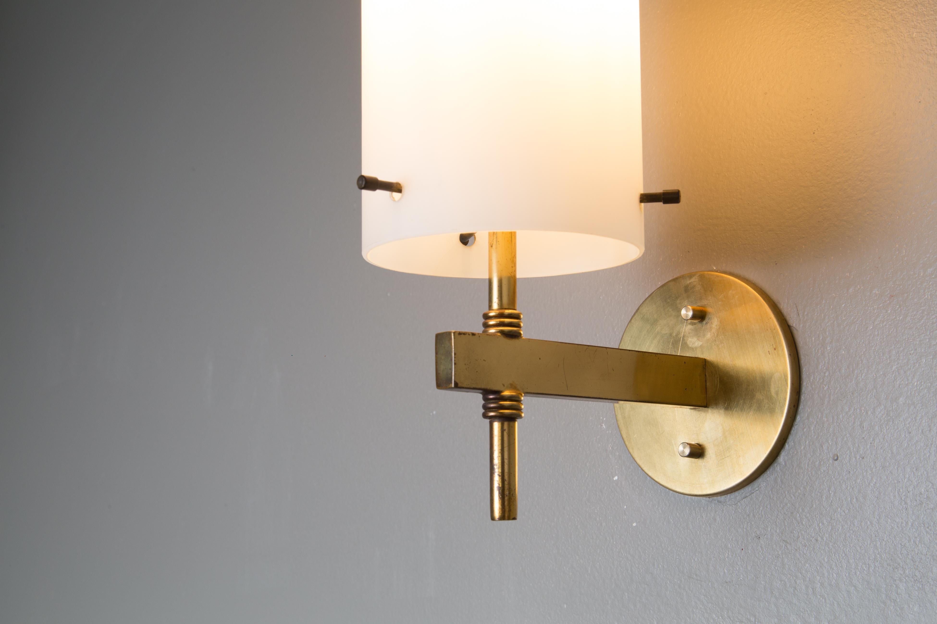 1950s Tito Agnoli Brass & Glass Cylindrical Wall Lamp for O-Luce In Good Condition In Glendale, CA