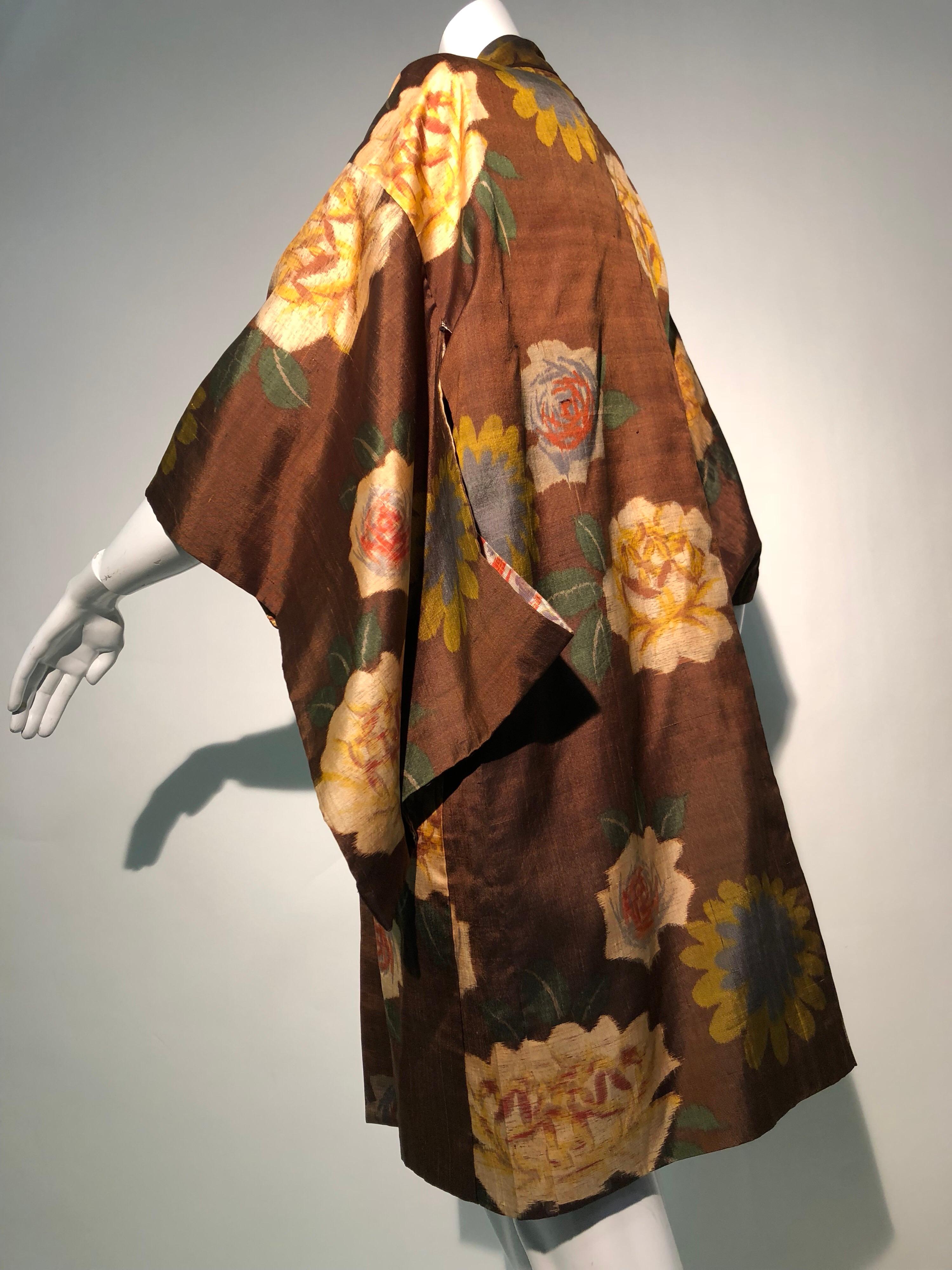 A beautiful 1950s hip-length silk kimono jacket in tobacco brown with a moiré-style floral pattern in gorgeous Autumnal hues. A traditional contrasting silk lining has an orange gold and white palette. Could also be worn reversed to feature lining!