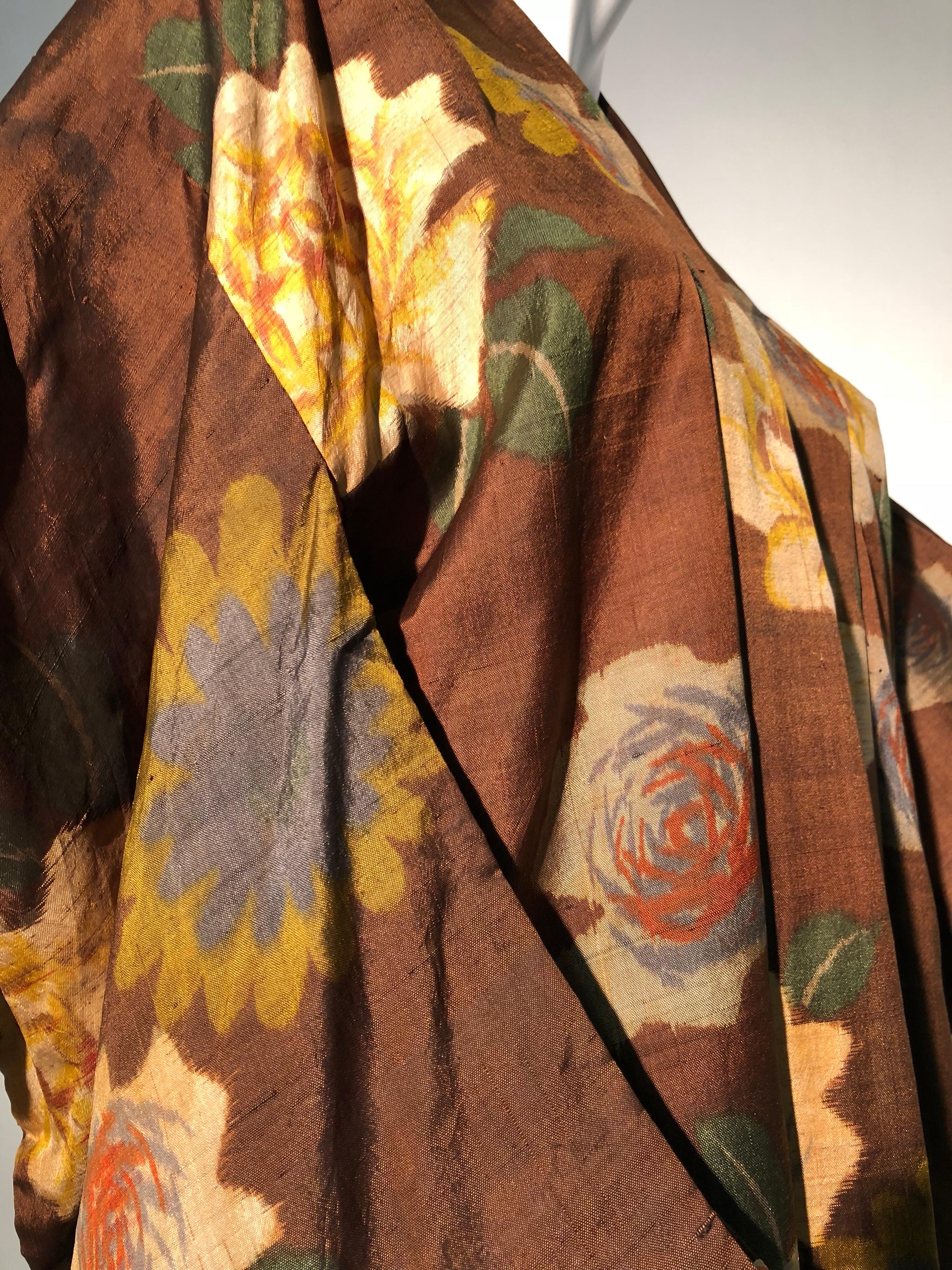 1950s Tobacco Brown Silk Kimono W/ Autumnal Floral Pattern & Contrasting Lining In Excellent Condition In Gresham, OR