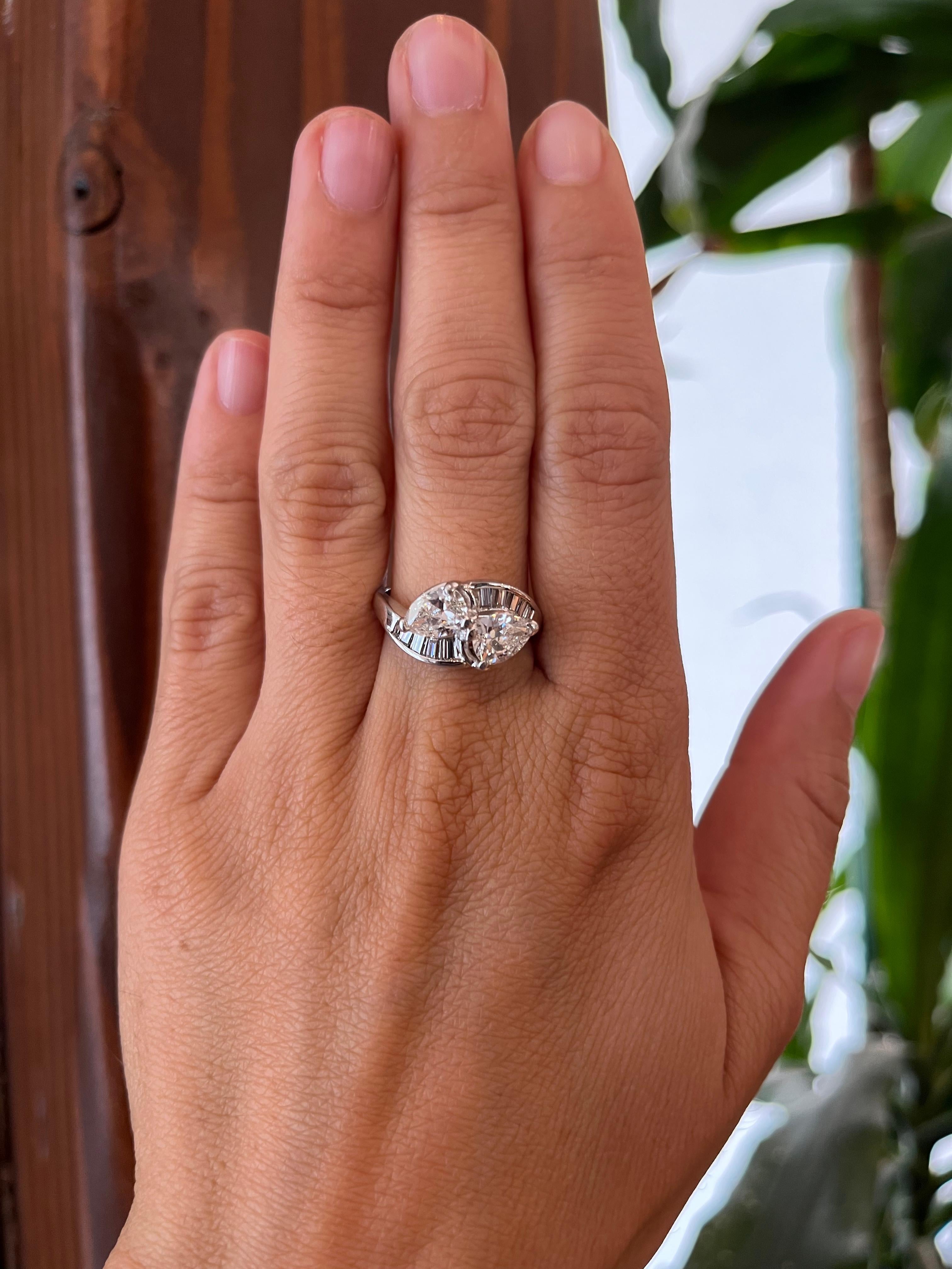 Taille poire 1950s Toi et Moi 1.50 Carat Total Diamond Pear and Baguette Cut Engagement Ring en vente