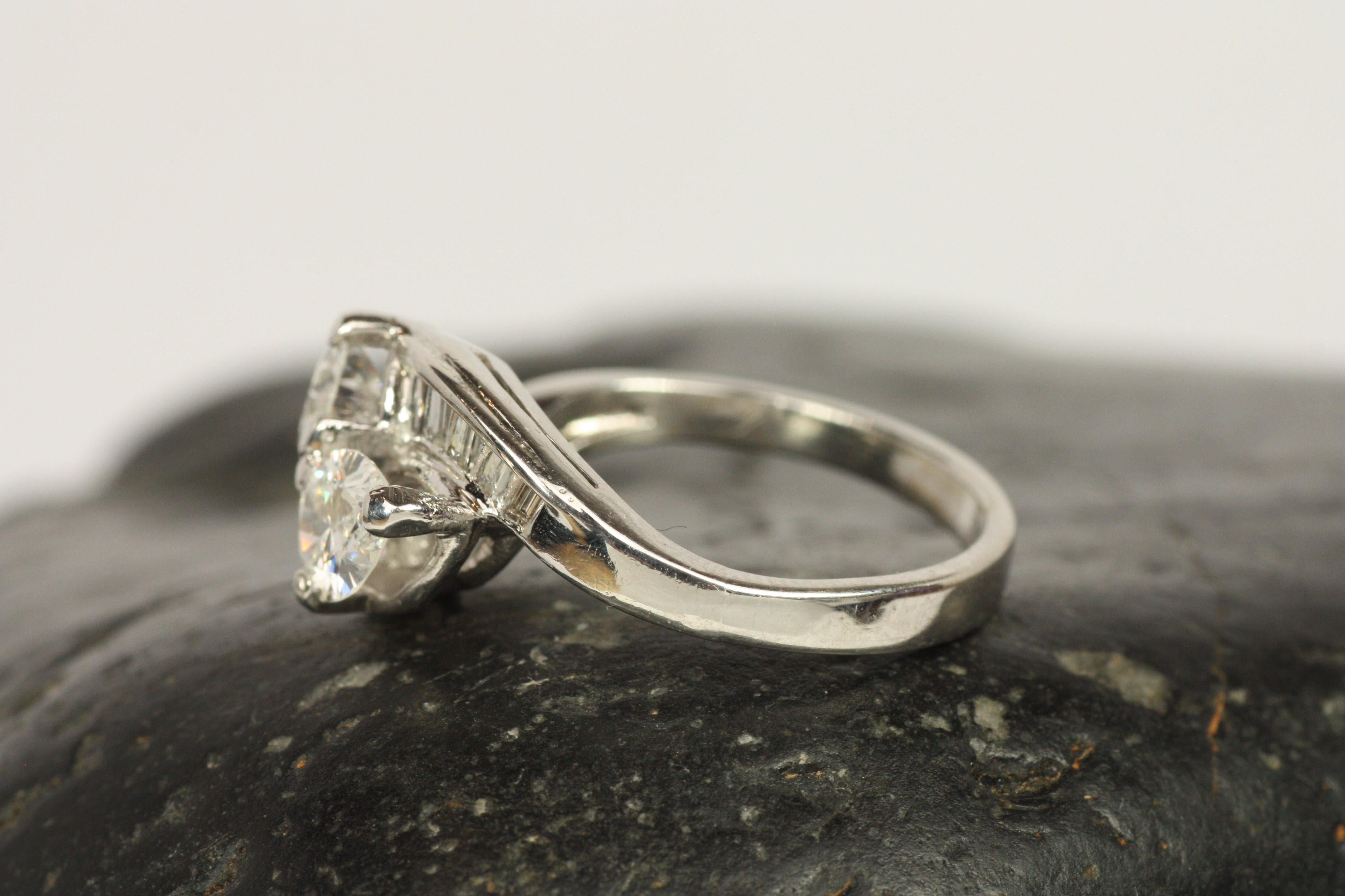 1950s Toi et Moi 1.50 Carat Total Diamond Pear and Baguette Cut Engagement Ring en vente 2