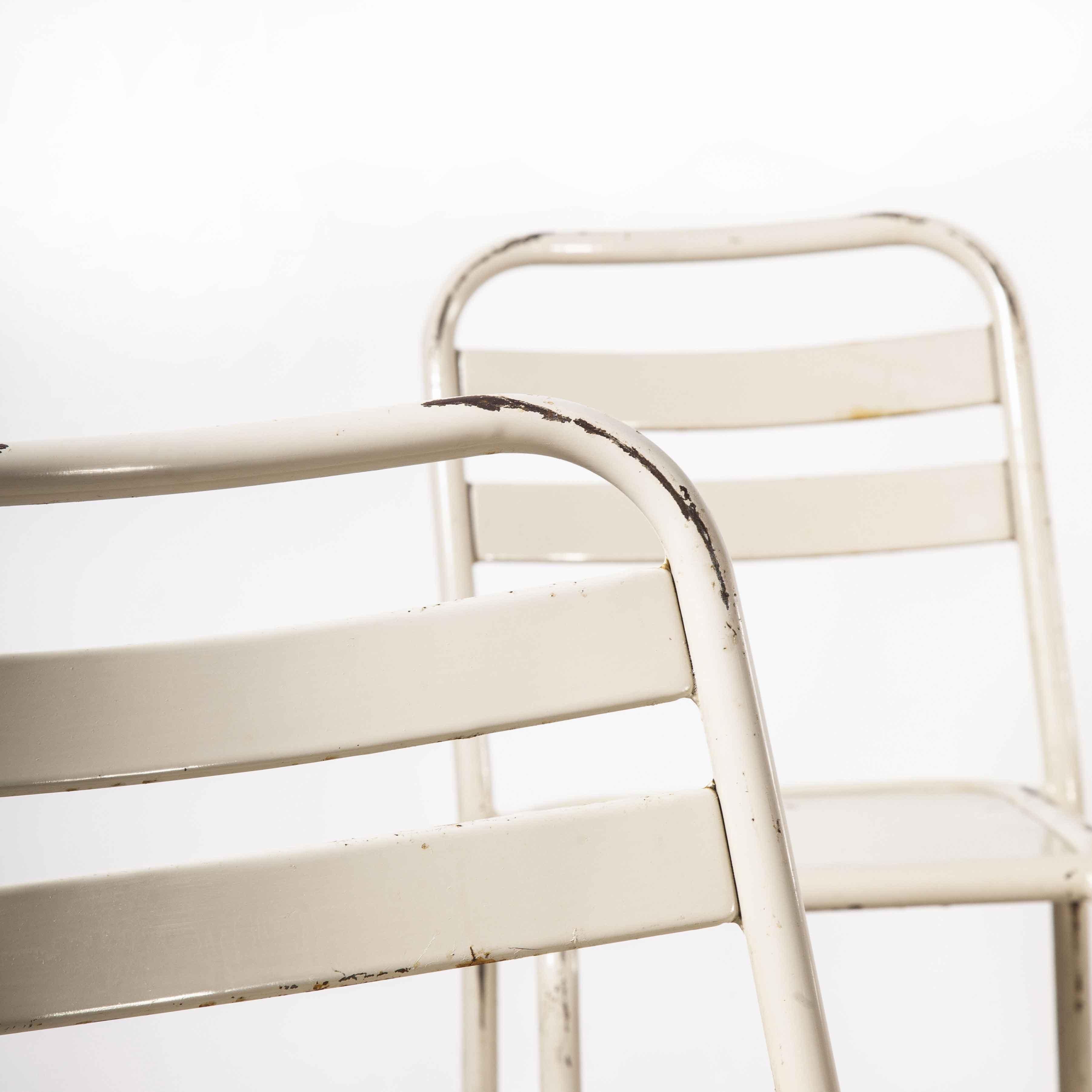chaises de salle à manger françaises originales Tolix T2 des années 1950 - Ensemble de quatre chaises

chaise de salle à manger Tolix T2 d'origine française des années 1950 - Ensemble de quatre. Tolix est l'une de nos entreprises préférées de tous