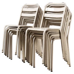 Tolix T2 ensemble de douze chaises de salle à manger françaises d'origine des années 1950