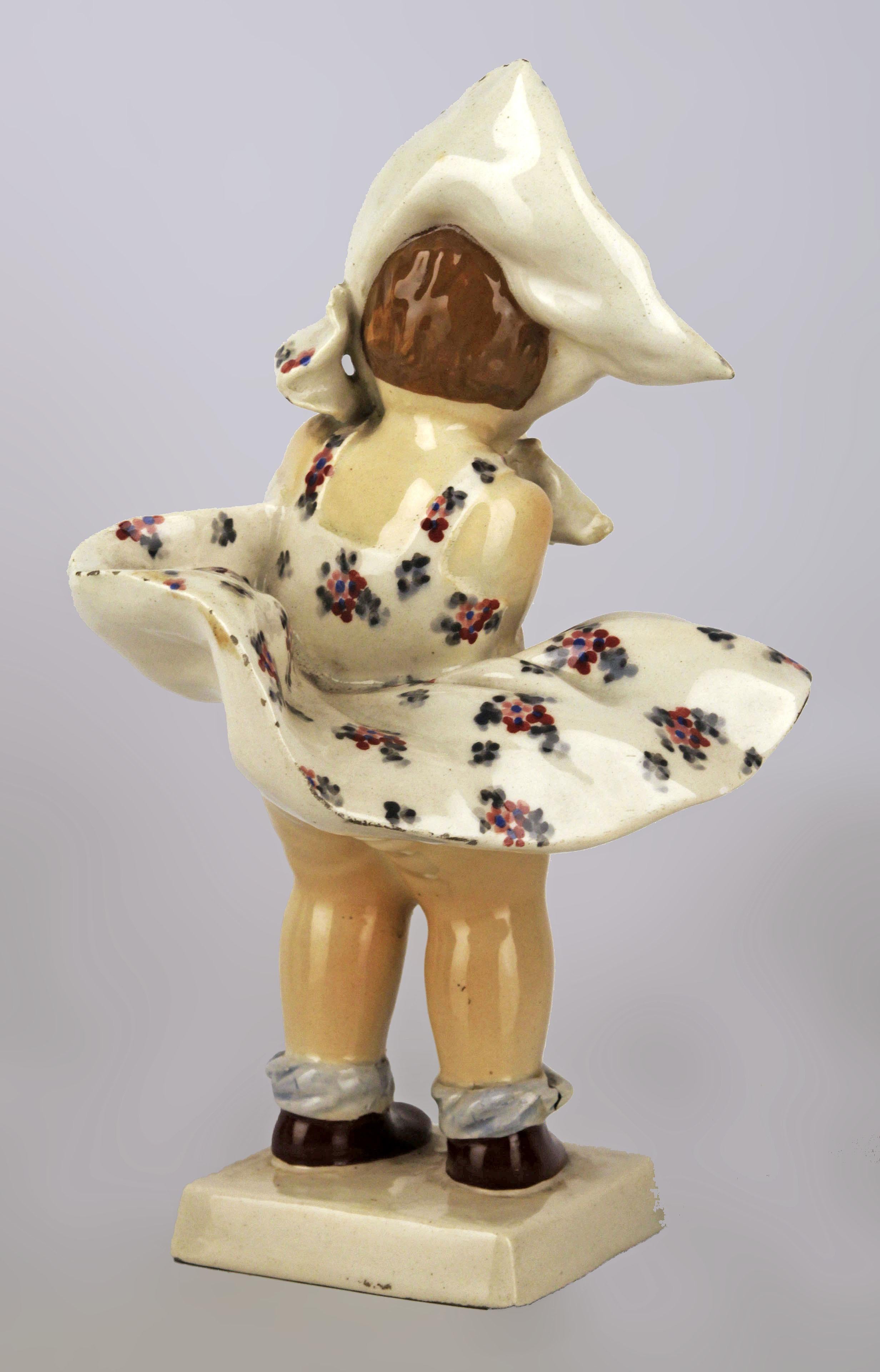italien Sculpture de fille et de chien en céramique émaillée peinte à la main par C.I.C. dans les années 1950 en vente