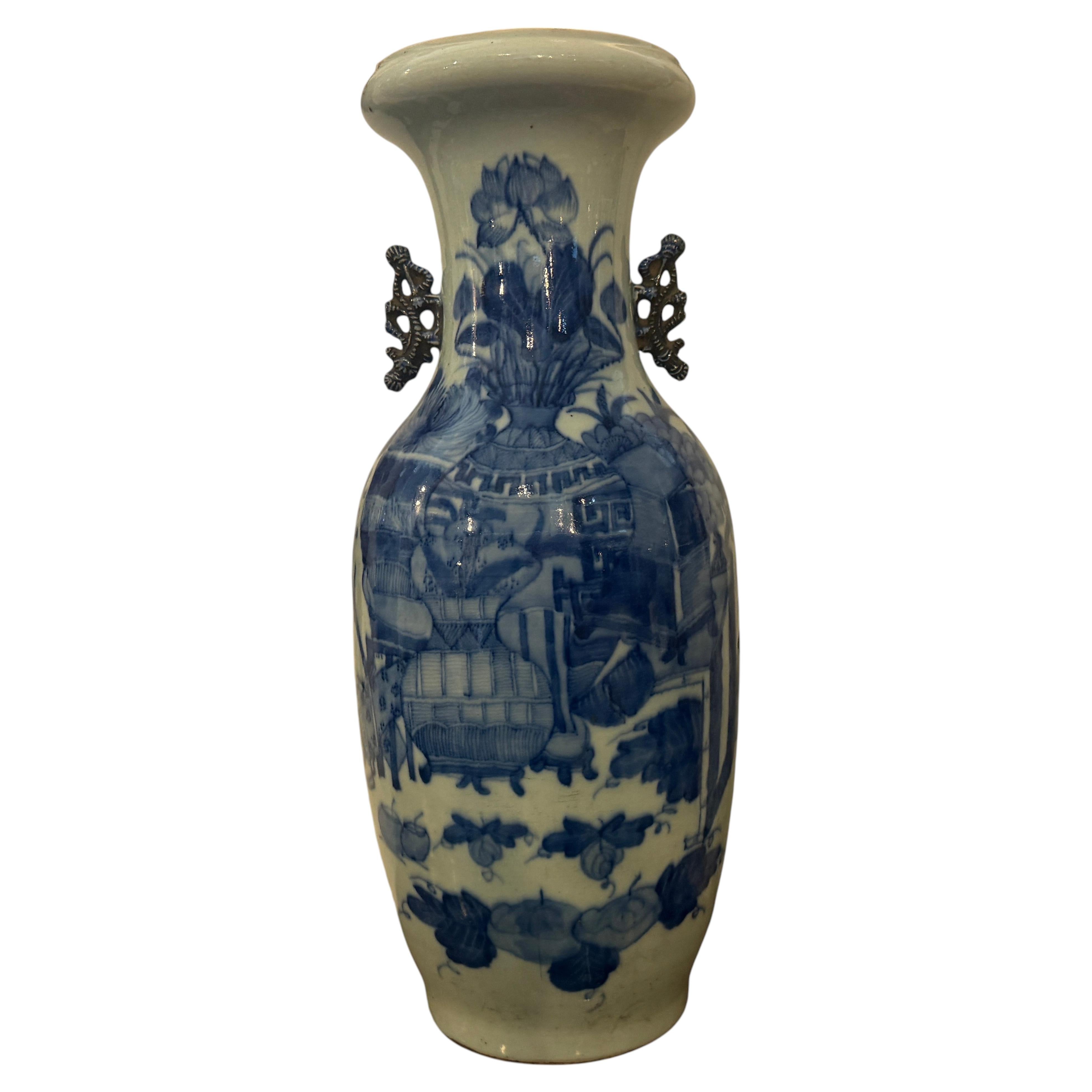 Chinesische Porzellanvase im traditionellen Stil der Qing-Dynastie aus den 1950er Jahren