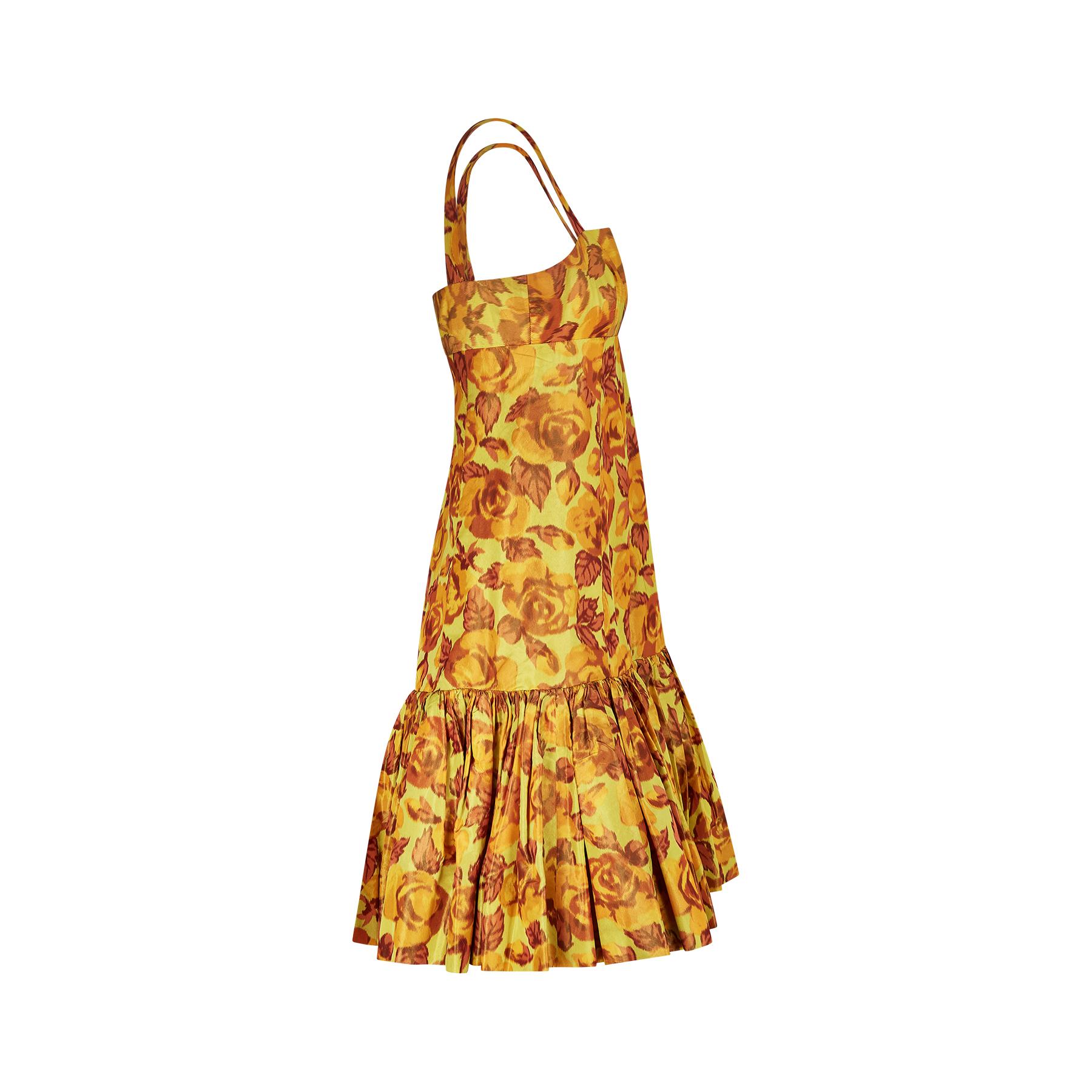 Gelbes Kleid aus Taft und Seide mit Rosendruck von Traina-Norrell aus den 1950er Jahren im Zustand „Gut“ im Angebot in London, GB