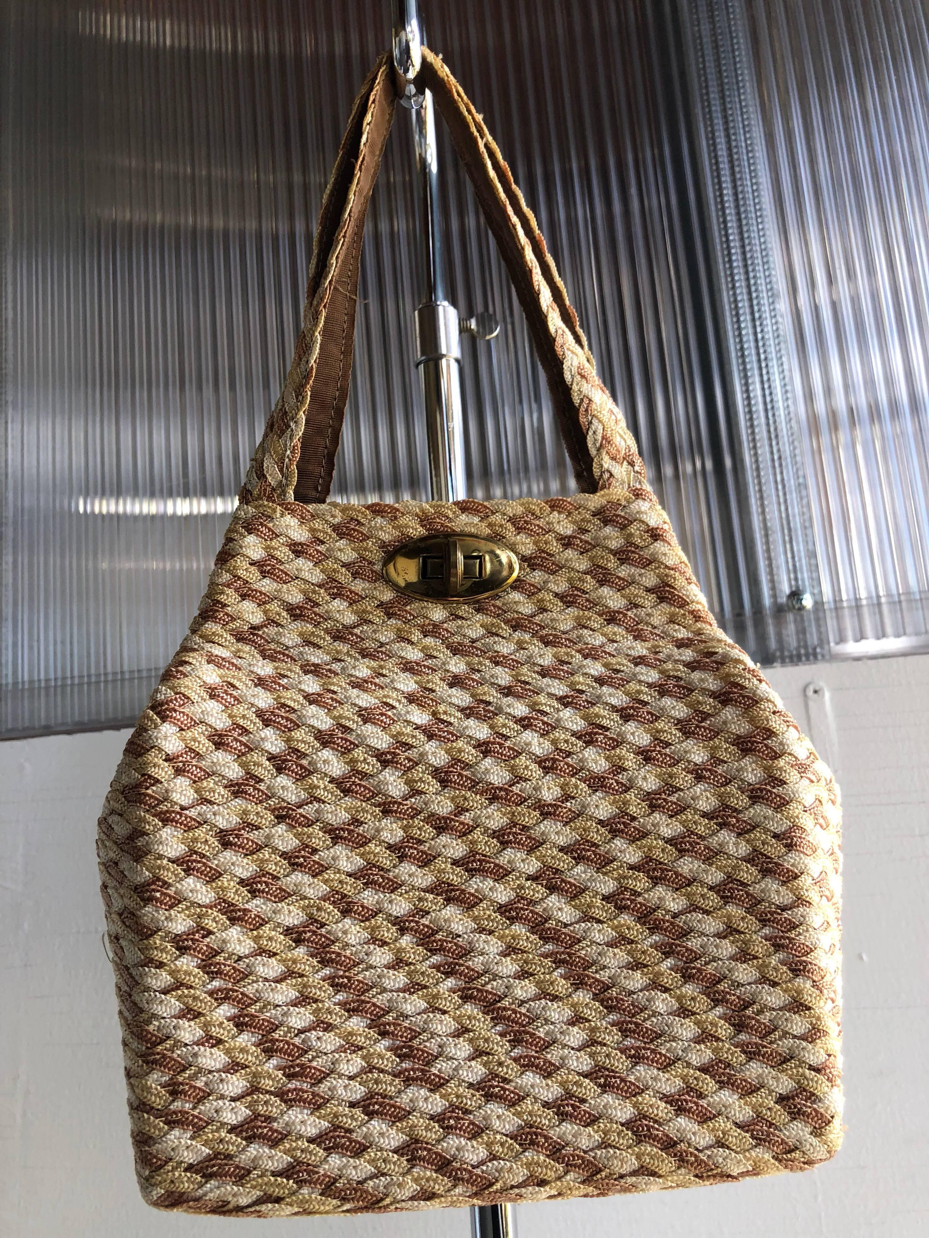 Tri-Tone Straw Woven Square Structured Handbag With Brass Toggle Closure, 1950s In Excellent Condition For Sale In Gresham, OR