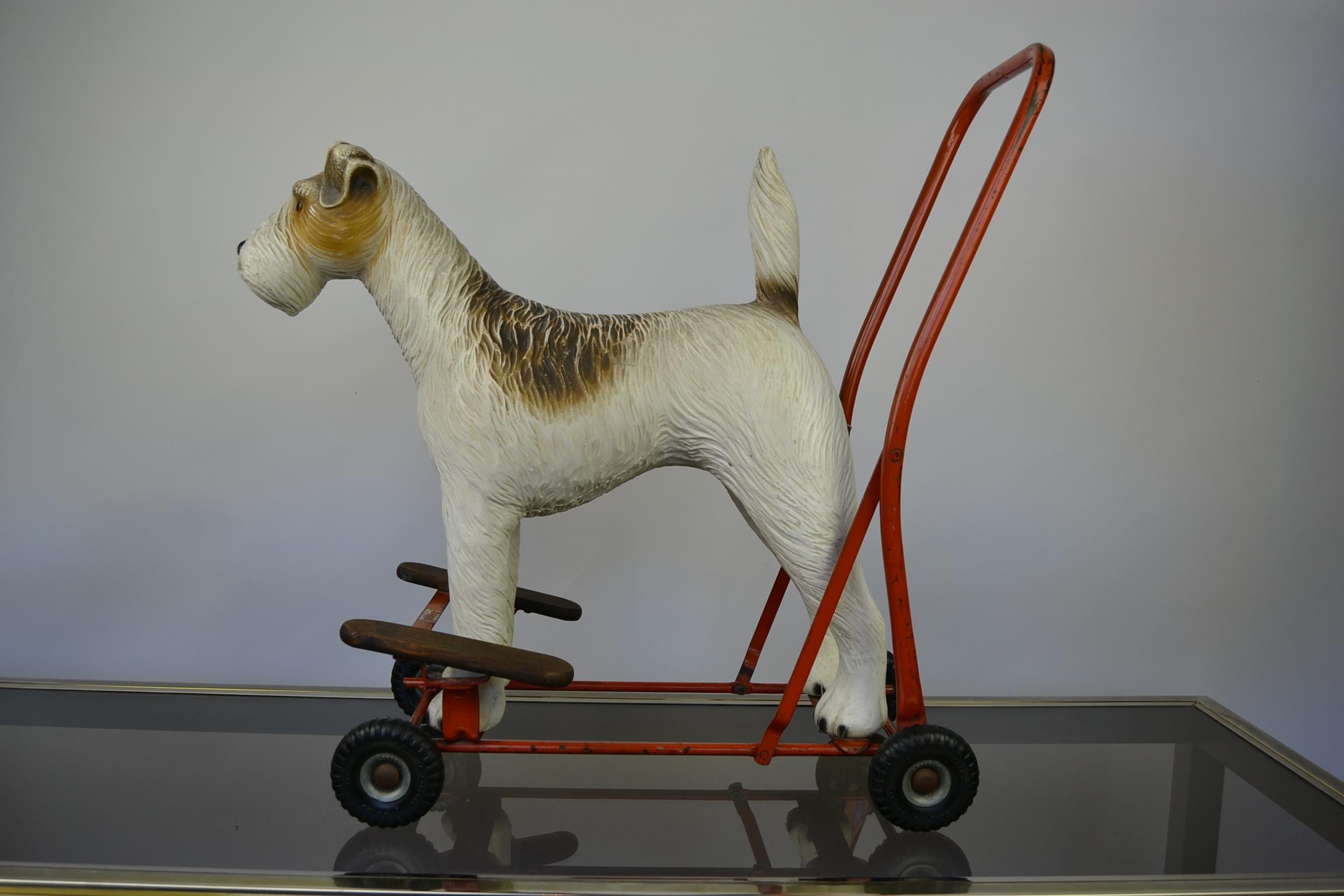 1950s Triang Push Along Toy with Fox Terrier Dog In Good Condition In Antwerp, BE