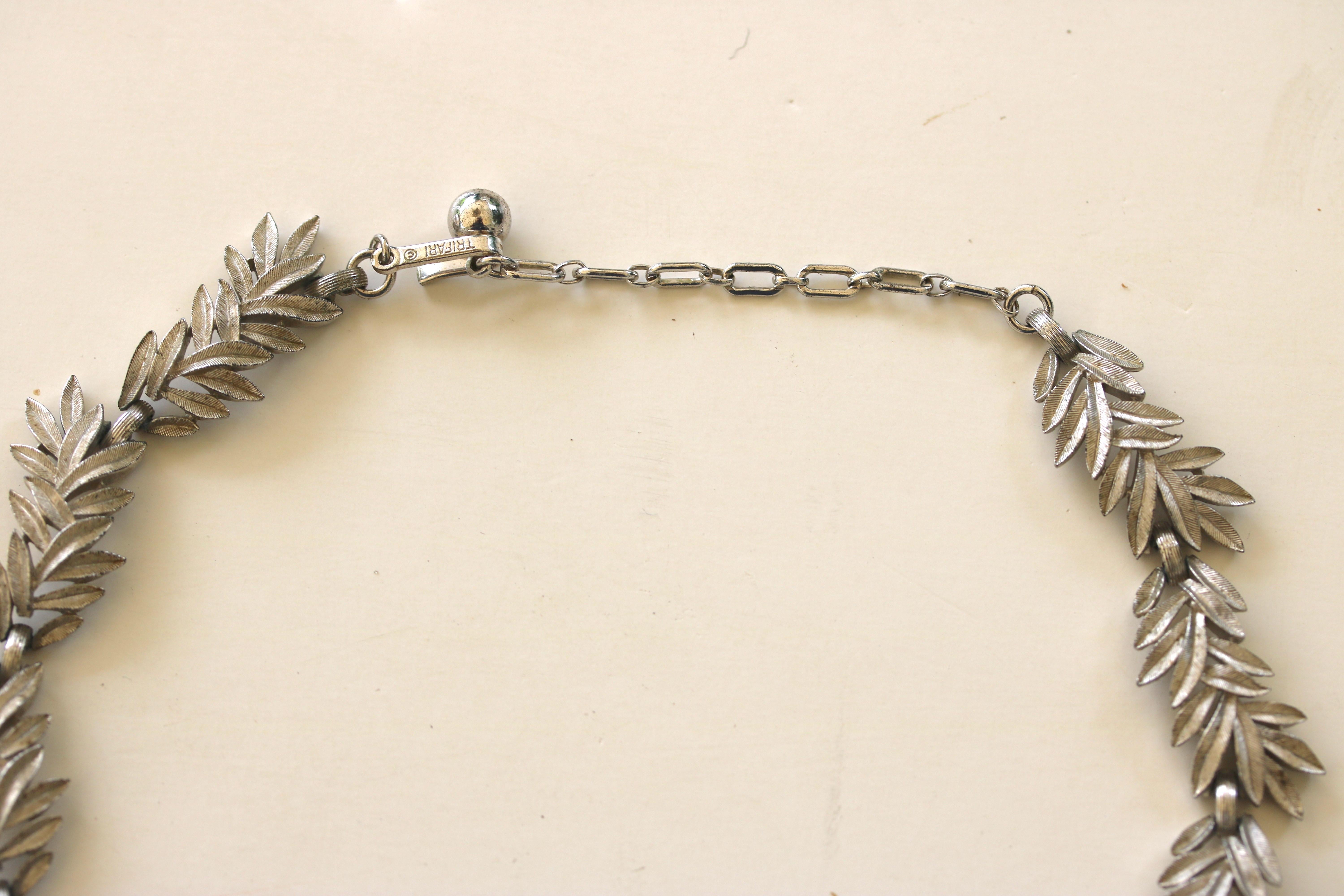 Women's 1950s Trifari Organic Modern Silver Leaf Necklace & Earrings Set For Sale