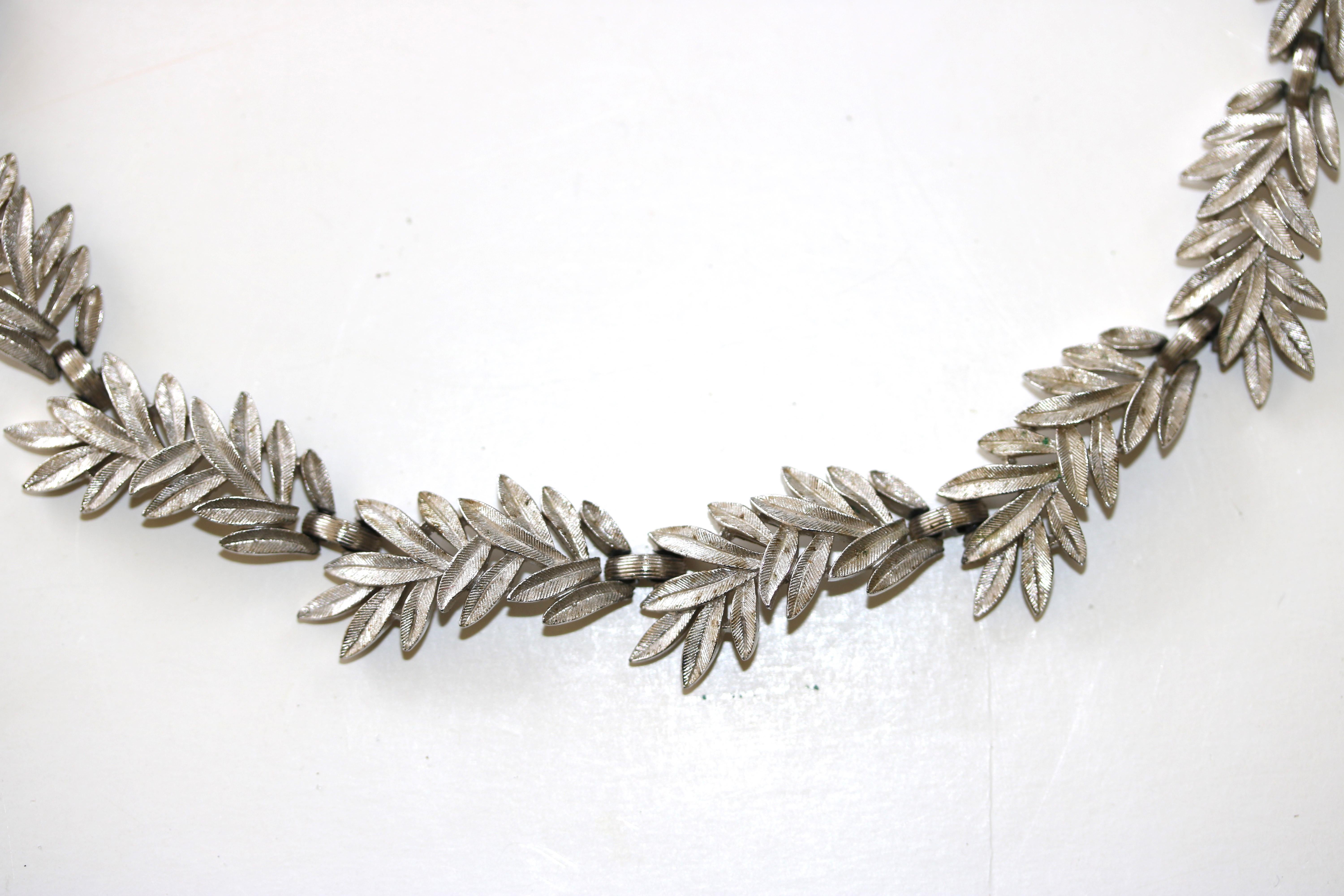 1950s Trifari Organic Modern Silver Leaf Necklace & Earrings Set For Sale 1