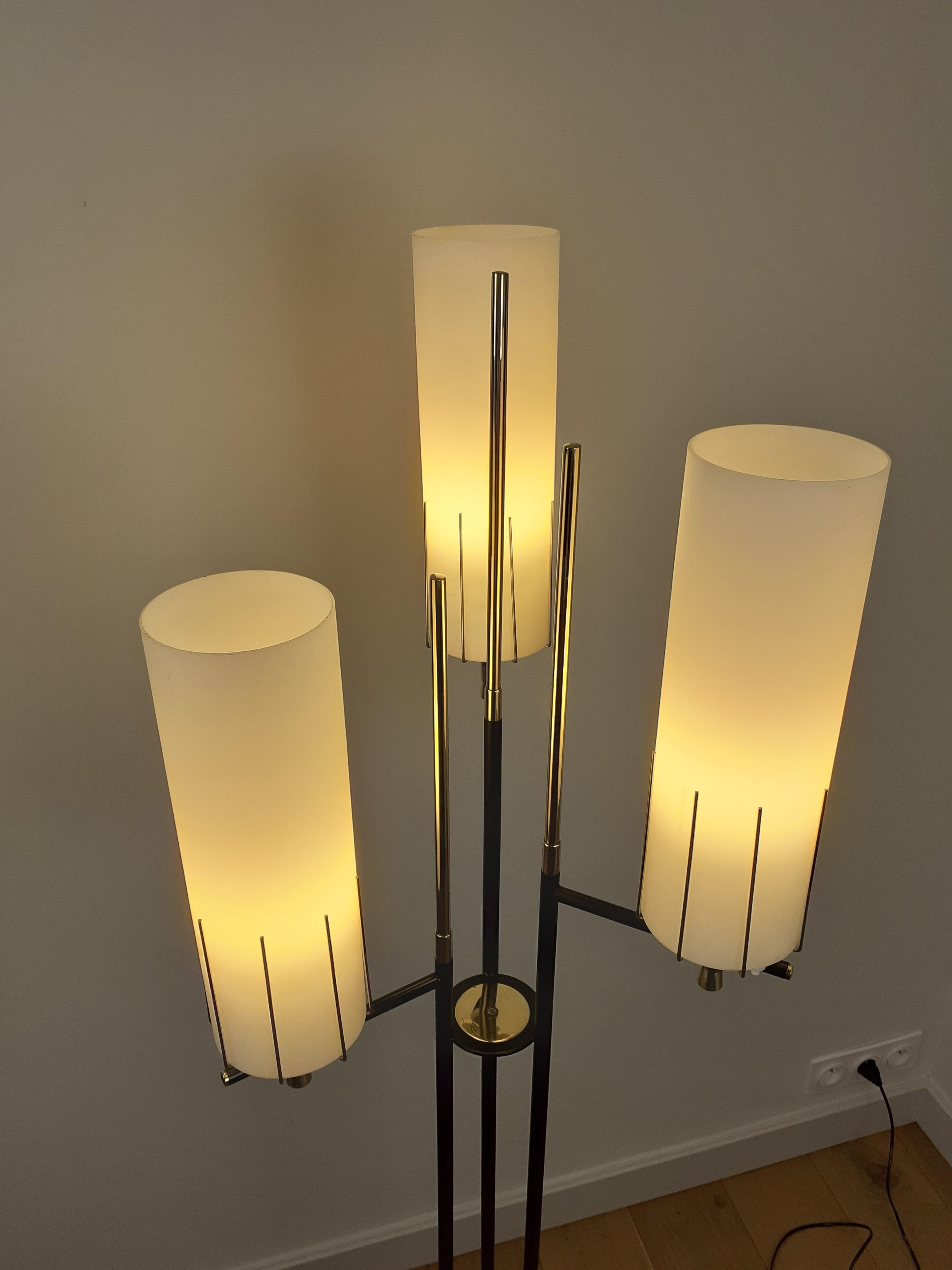 Lampadaire à trois lumières des années 1950 par Maison Arlus en vente 10