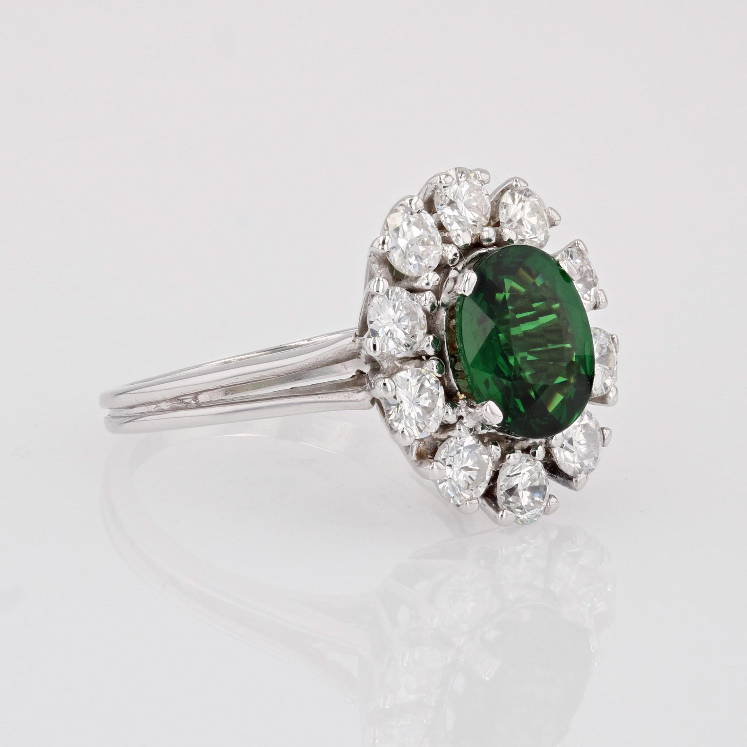1950er Jahre Gänseblümchenring aus 18 Karat Weißgold mit Tsavorit, Granat und Diamanten 6