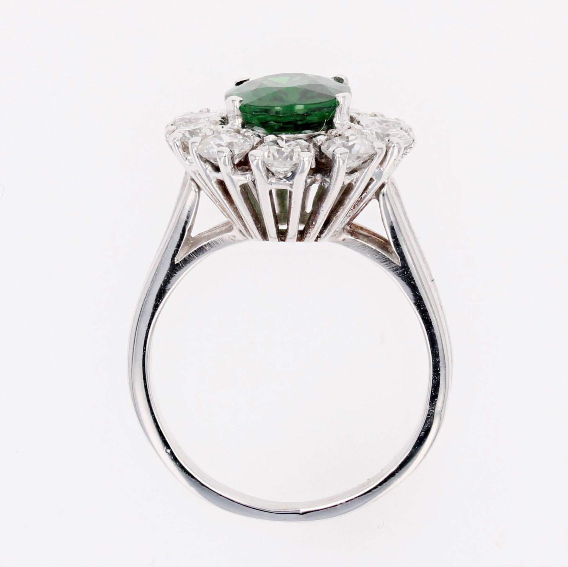 1950s Tsavorite Garnet Diamonds 18 Karat White Gold Daisy Ring en vente 9