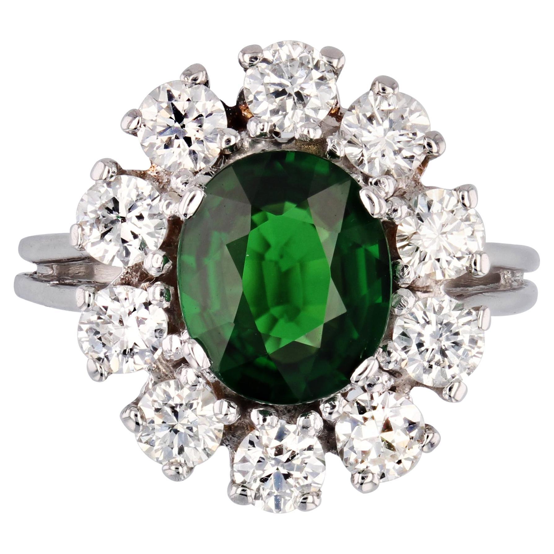 1950s Tsavorite Garnet Diamonds 18 Karat White Gold Daisy Ring en vente