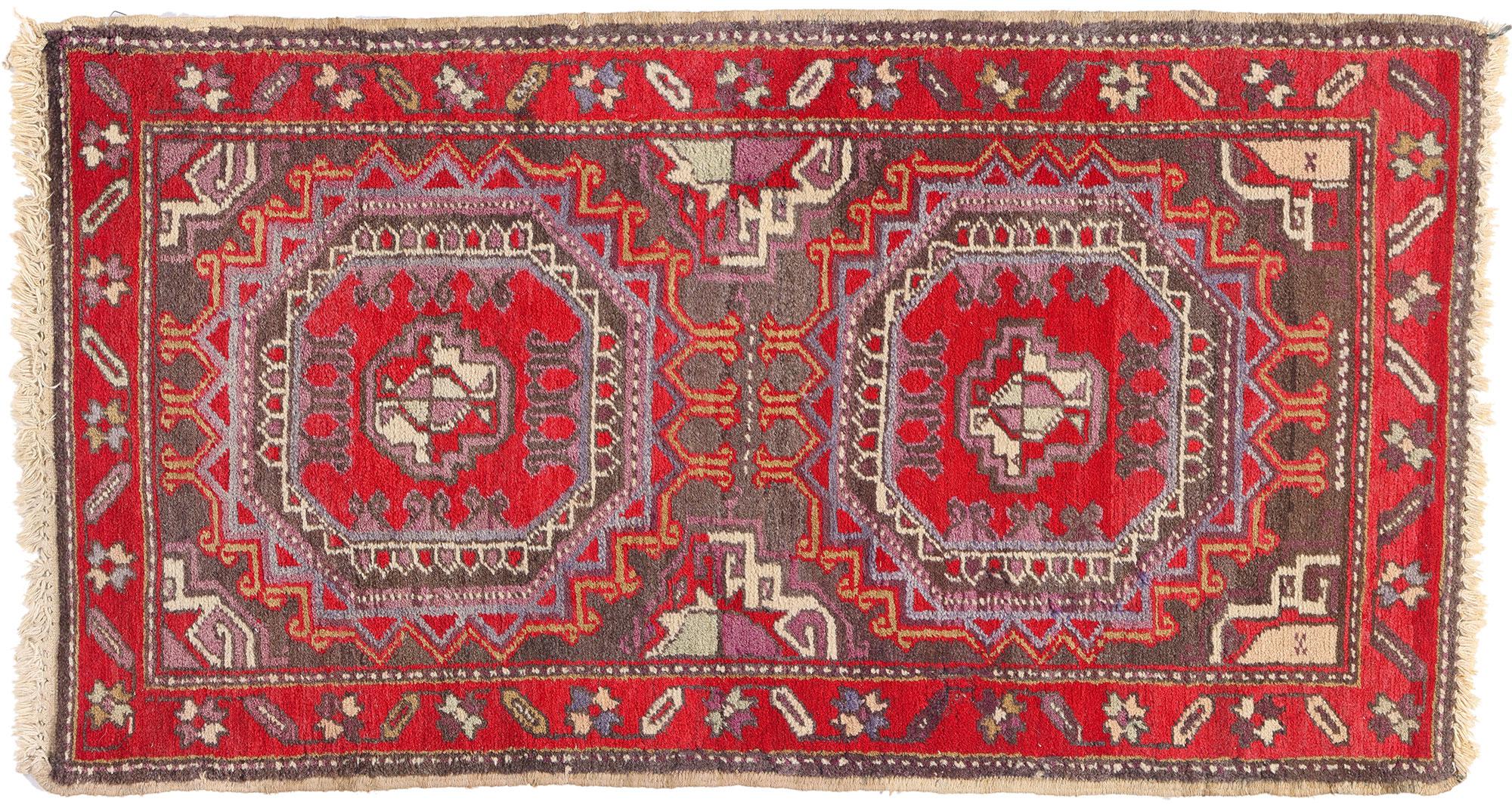 1950’s Turkish Bergama Carpet with Traditional Style For Sale 4